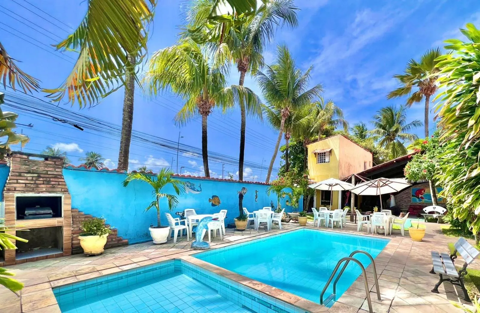 Swimming pool in Pousada Bon Vivant
