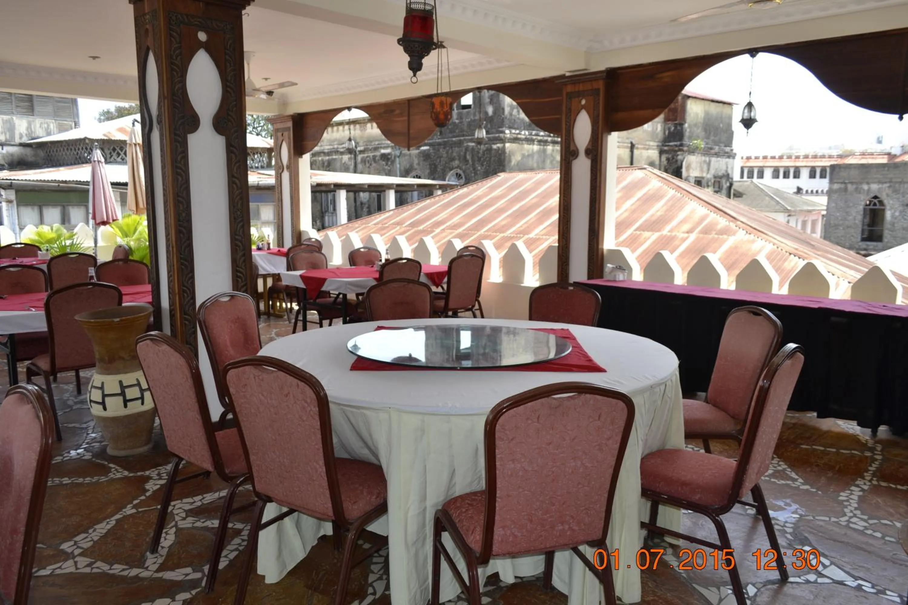 Restaurant/places to eat in Al-Minar Hotel