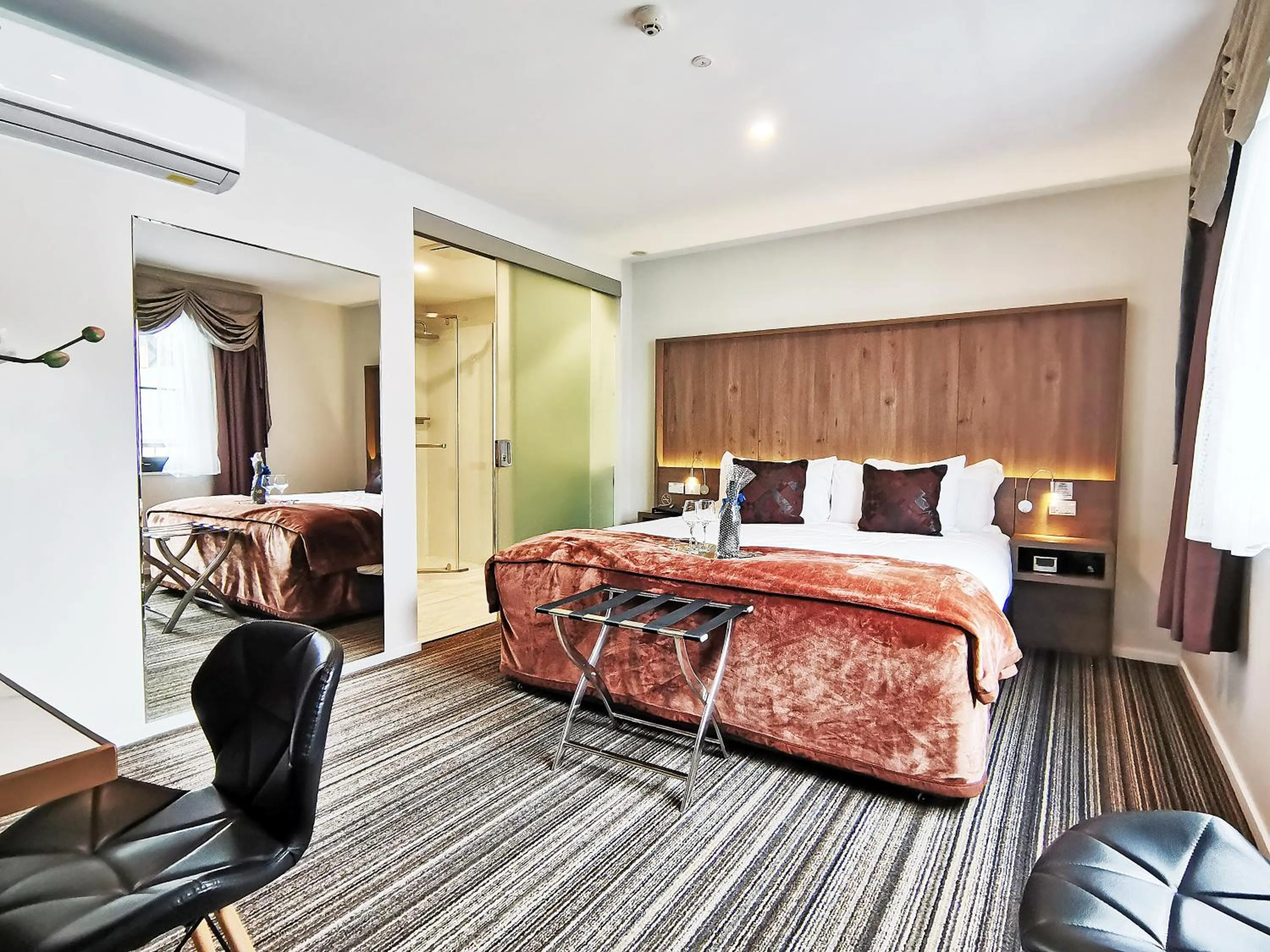 Bedroom, Bed in The Salisbury Business Class