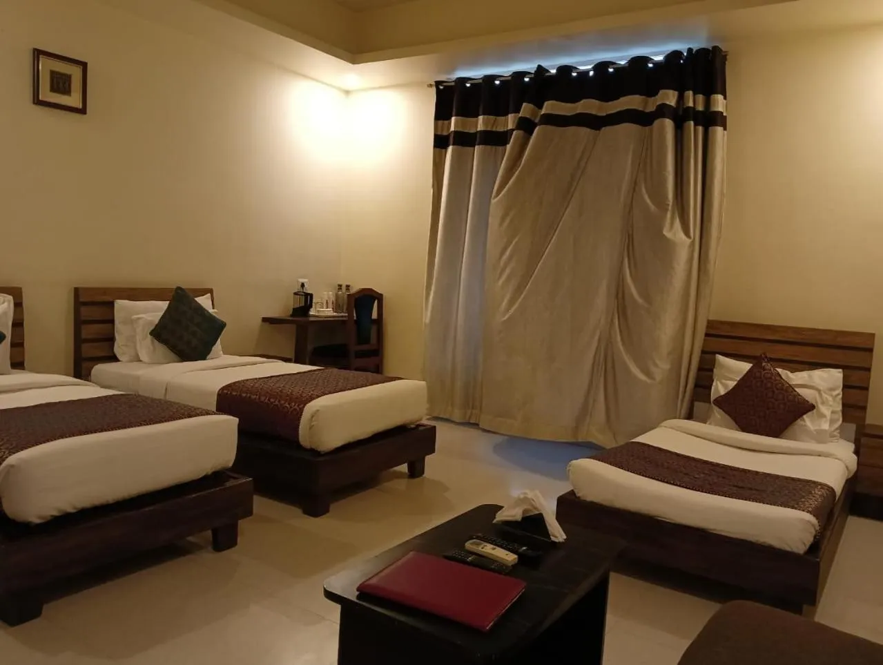 Bed in Hotel Zion Inn, Cantonment, Varanasi