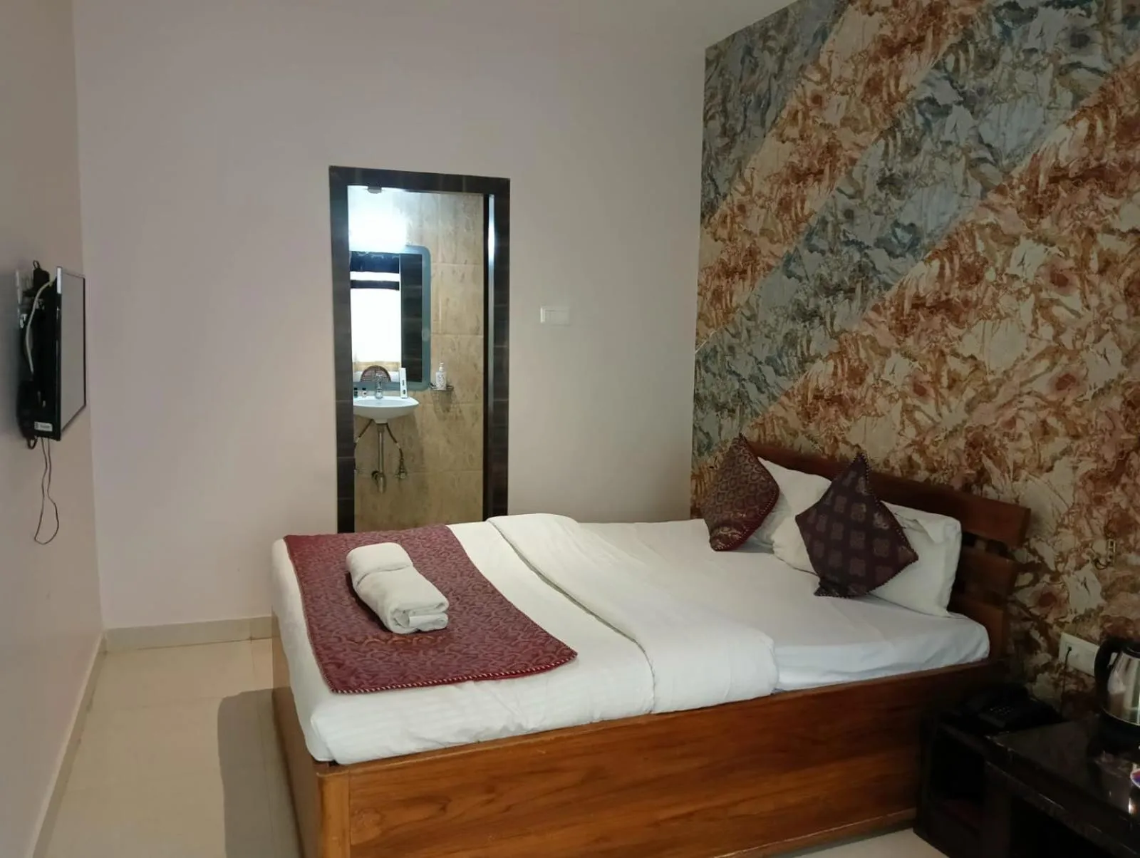 Bed in Hotel Zion Inn, Cantonment, Varanasi
