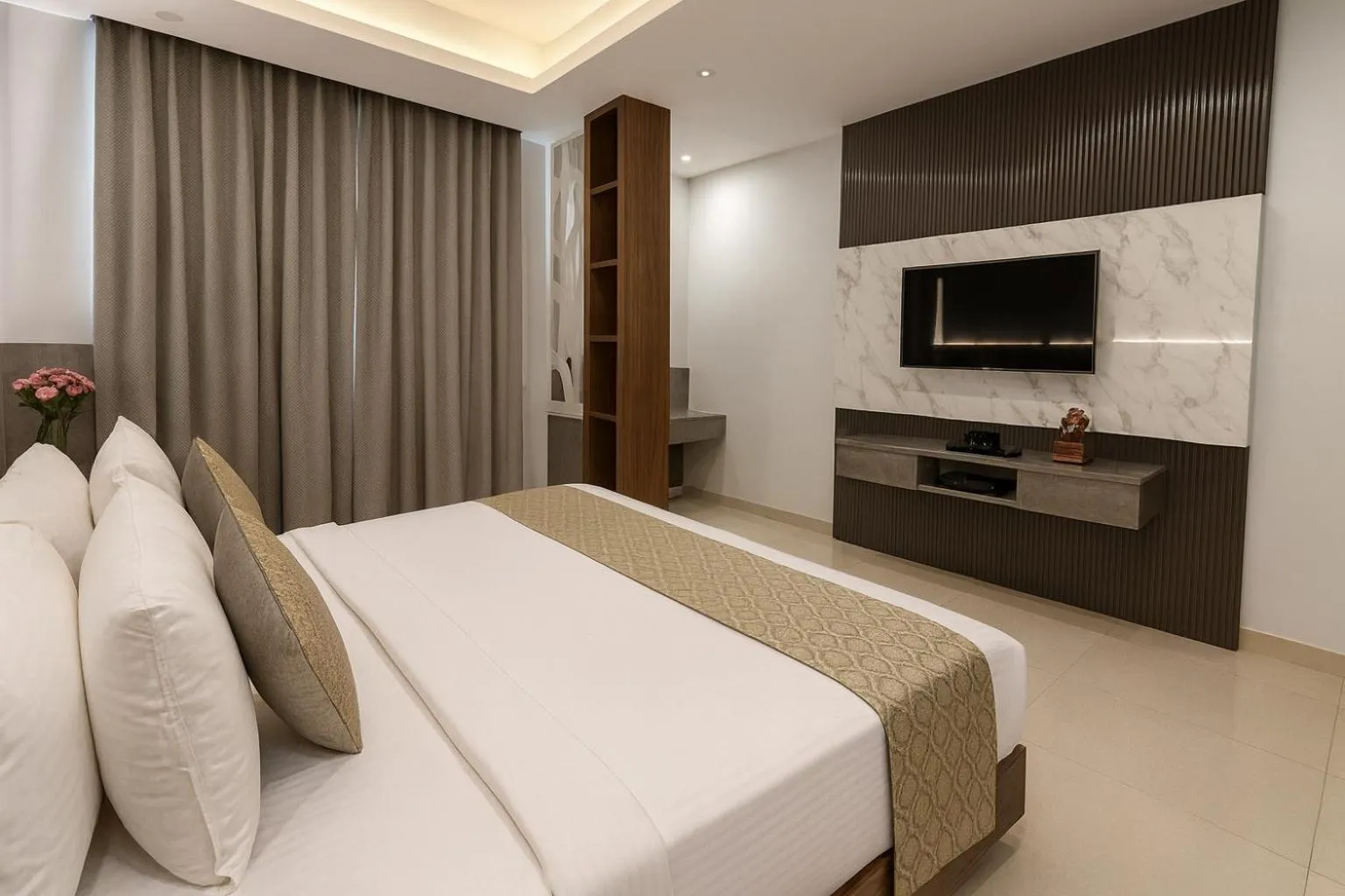 Communal lounge/ TV room, Bed in Hotel Zion Inn, Cantonment, Varanasi