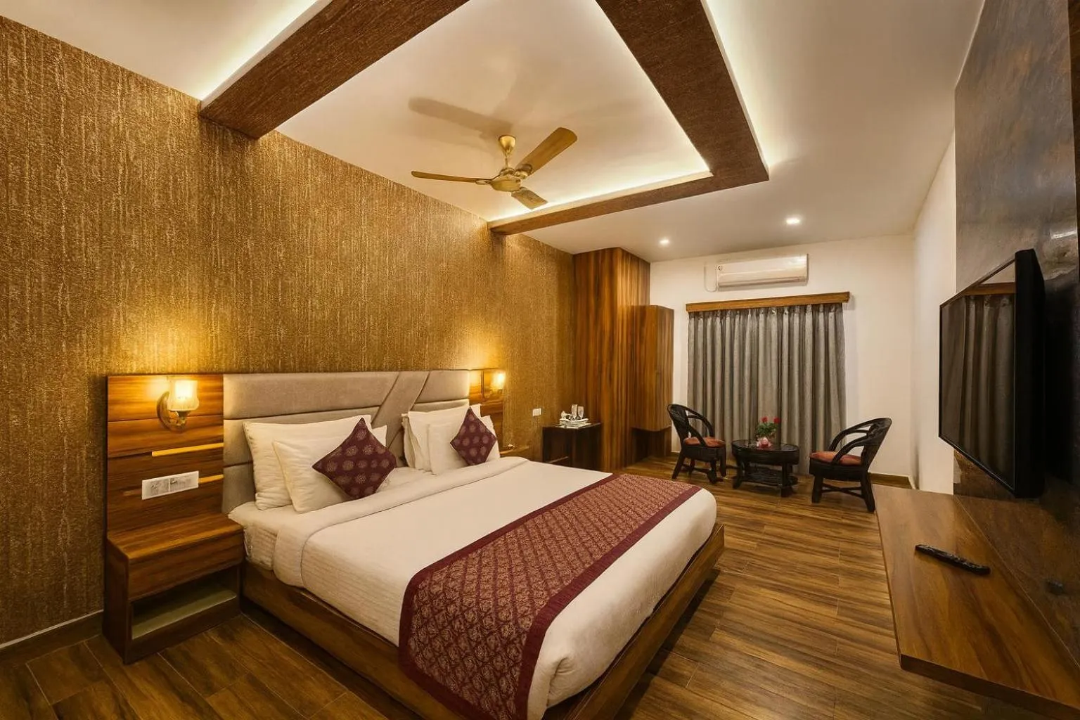 Communal lounge/ TV room, Bed in Hotel Zion Inn, Cantonment, Varanasi