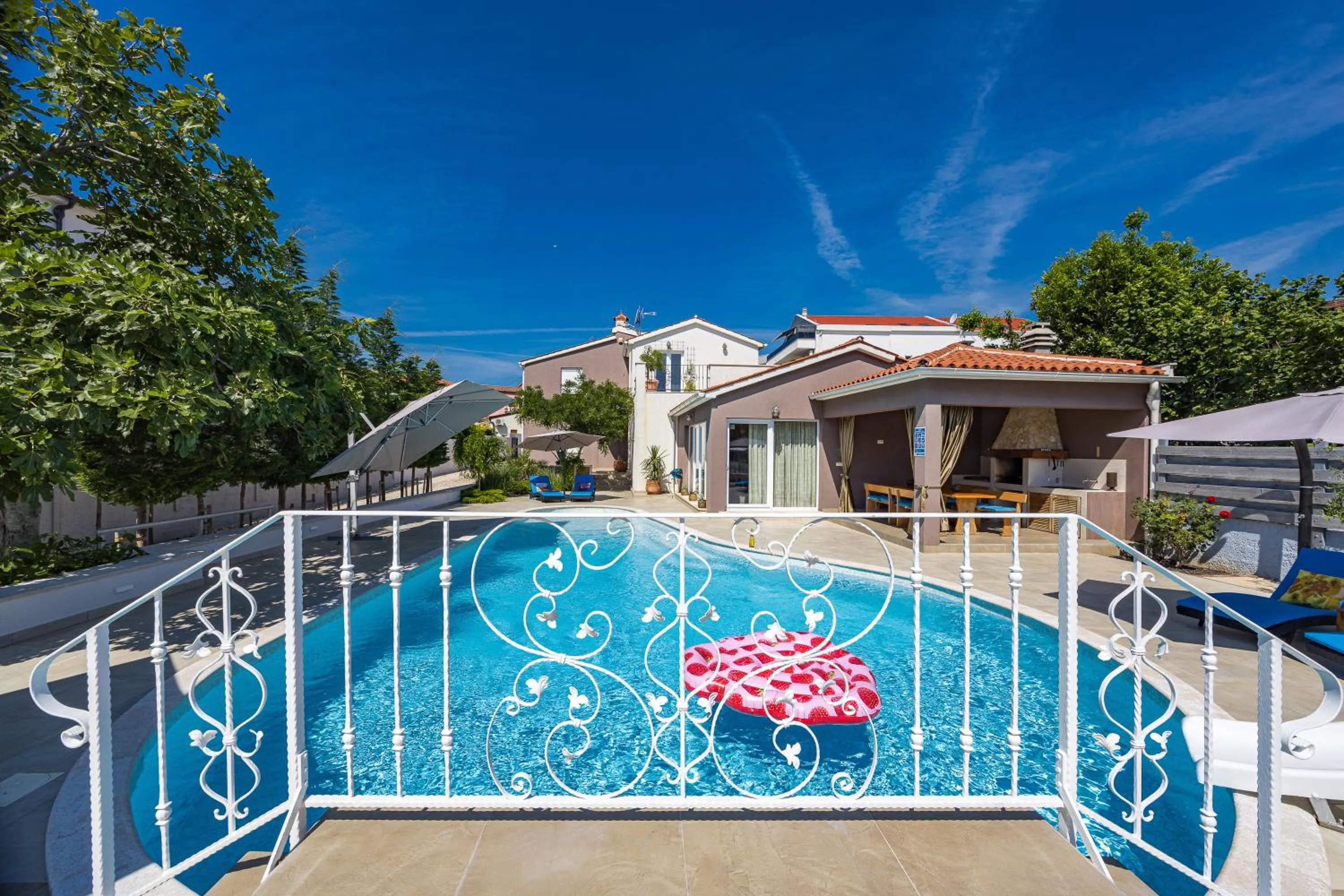 Five bedroom villa Emily with pool in Medulin