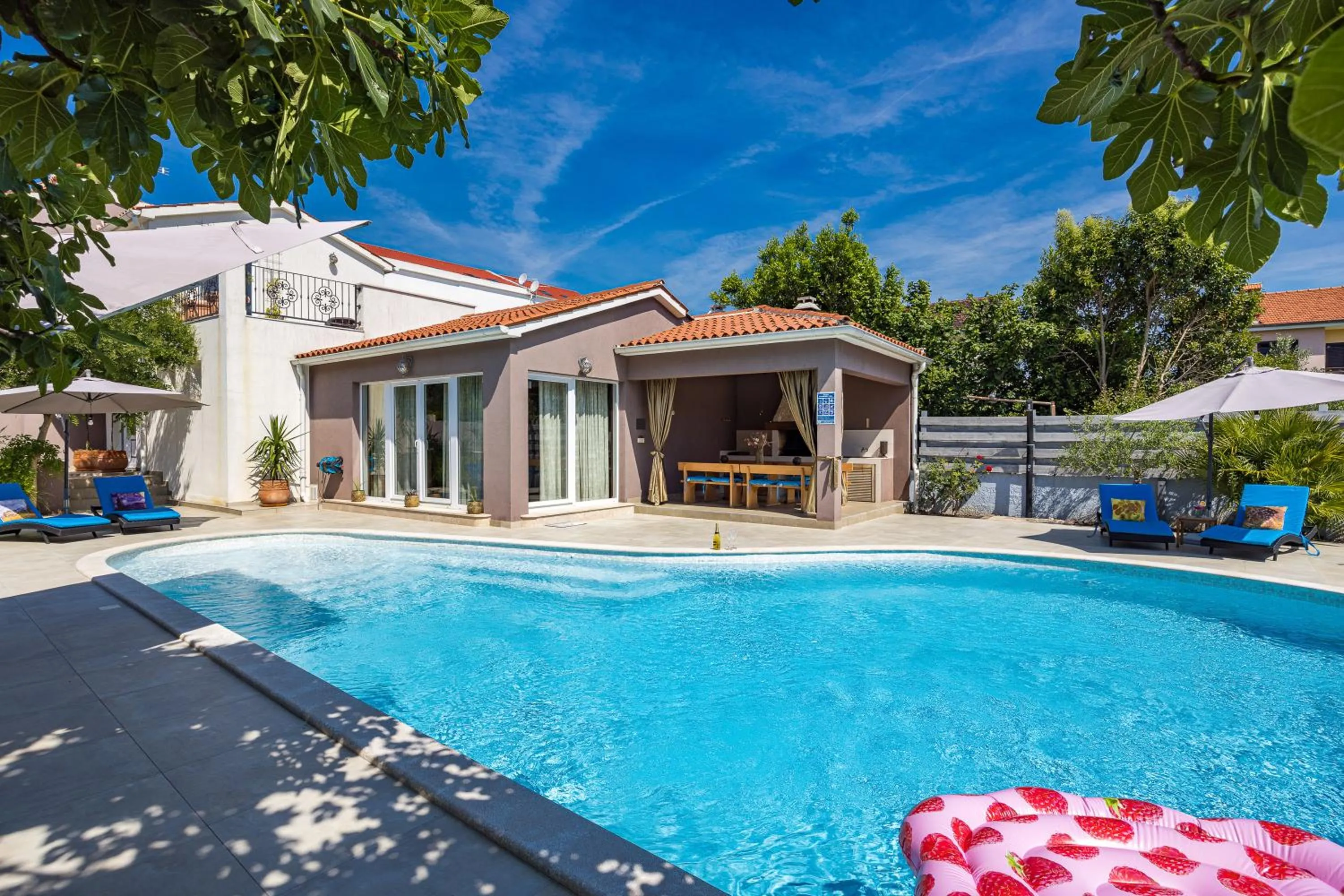 Five bedroom villa Emily with pool in Medulin