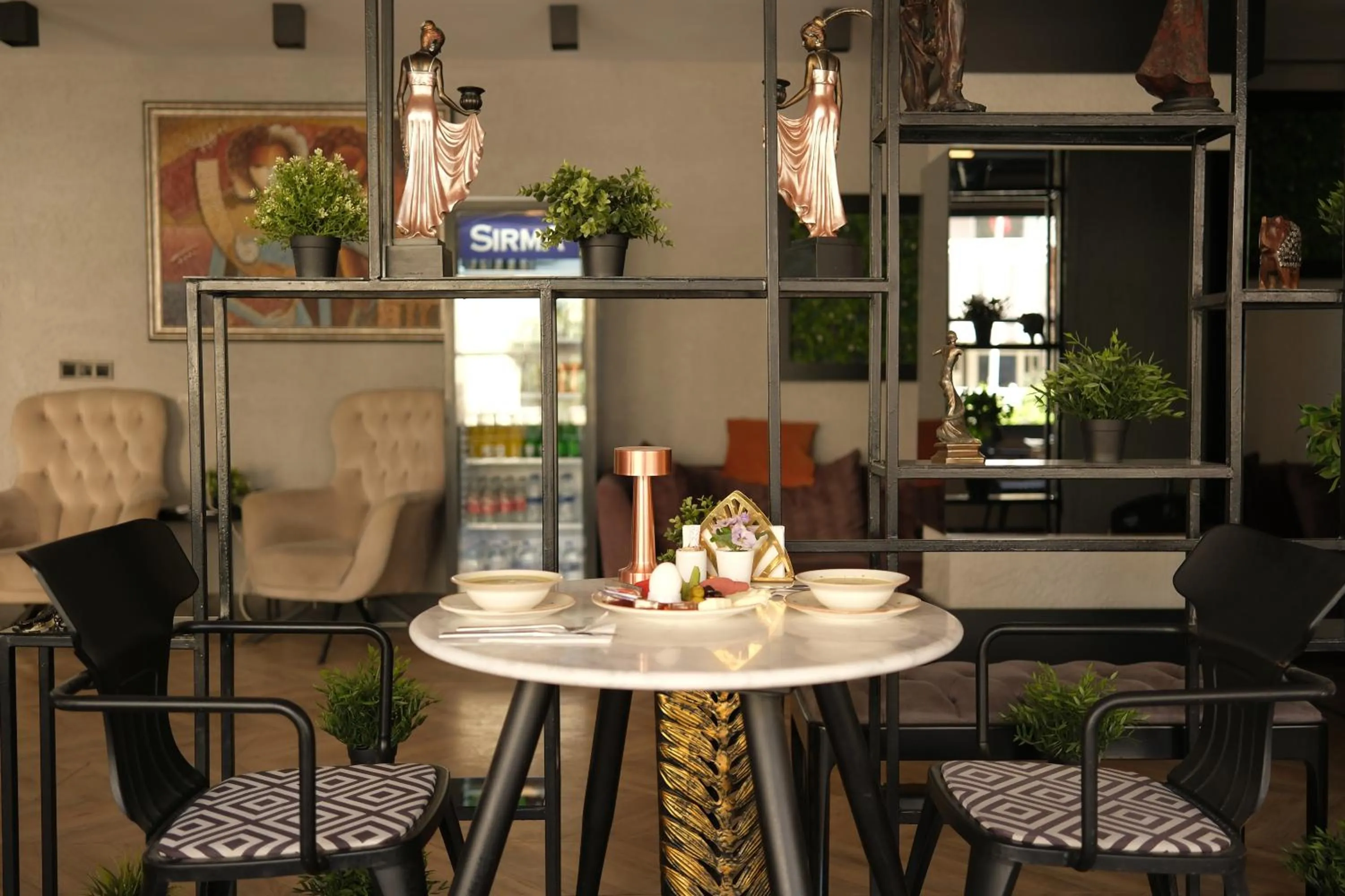 Restaurant/places to eat in Mielo Lara Hotel