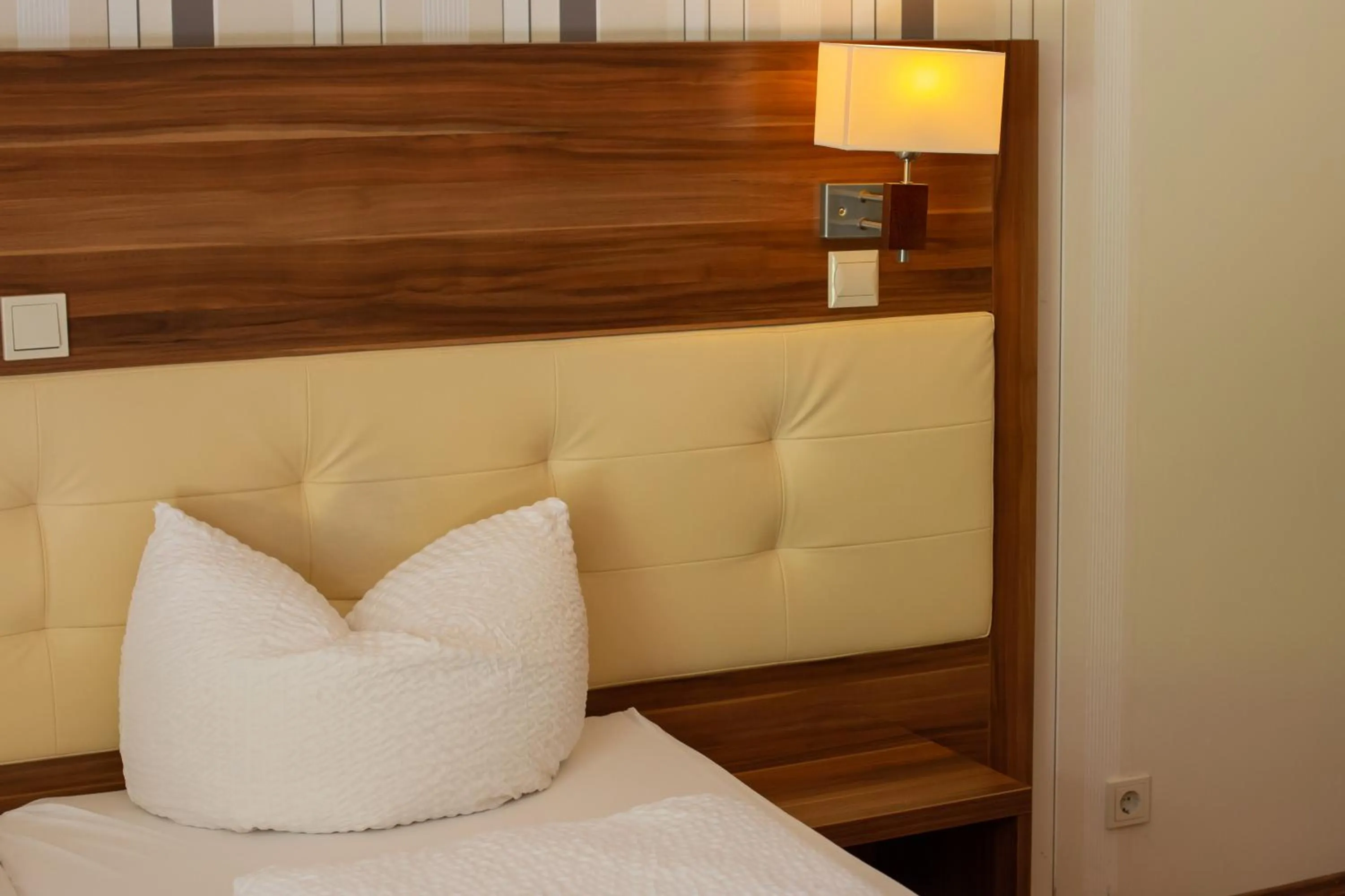 Bedroom, Bed in Hotel-Restaurant Laux