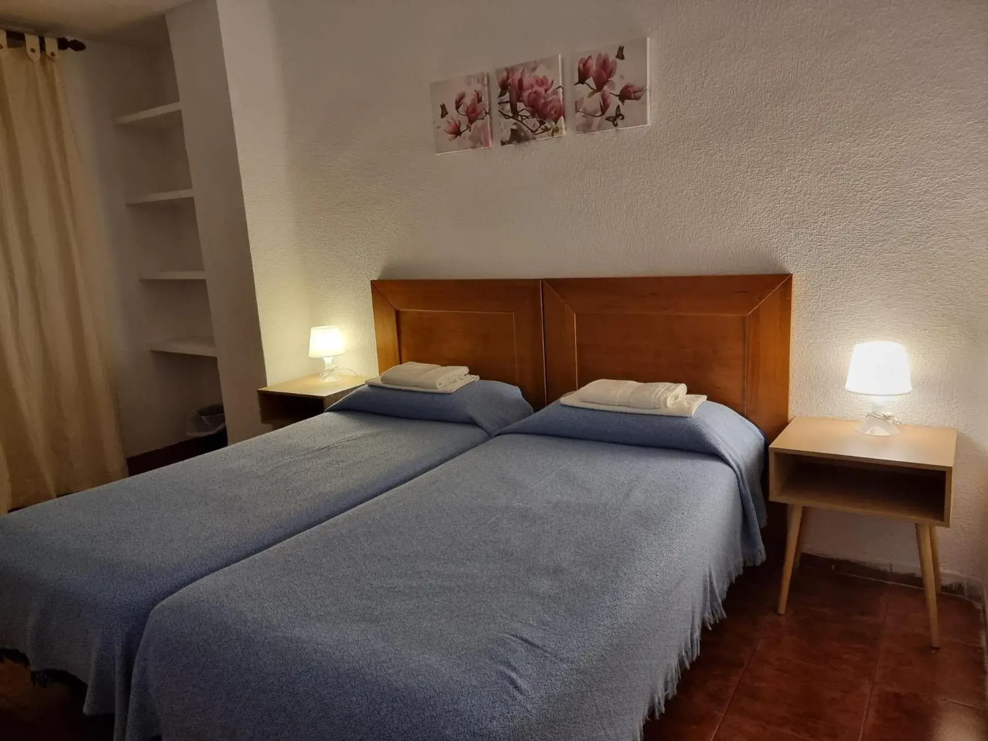 Twin Room with Shared Bathroom in Casa de Huéspedes Cuenca Twin Room with Shared Bathroom in Casa de Huéspedes Cuenca
