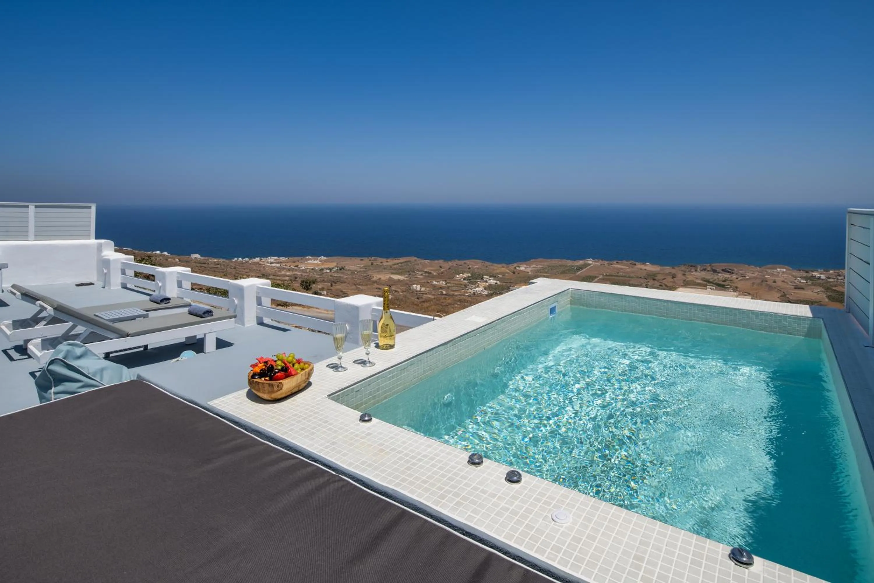 Pool view in Siete Mares Luxury Suites