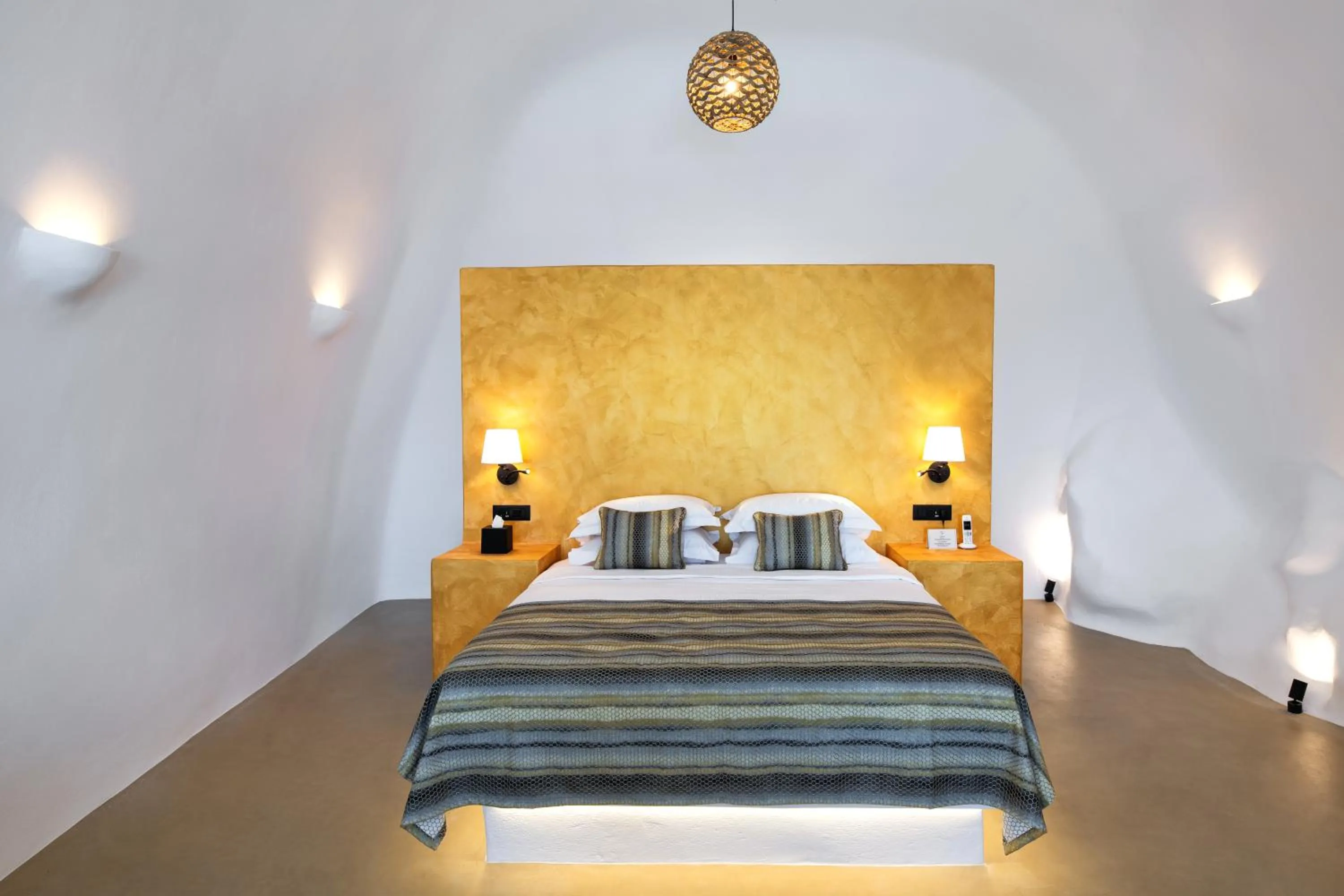 Bed in Siete Mares Luxury Suites