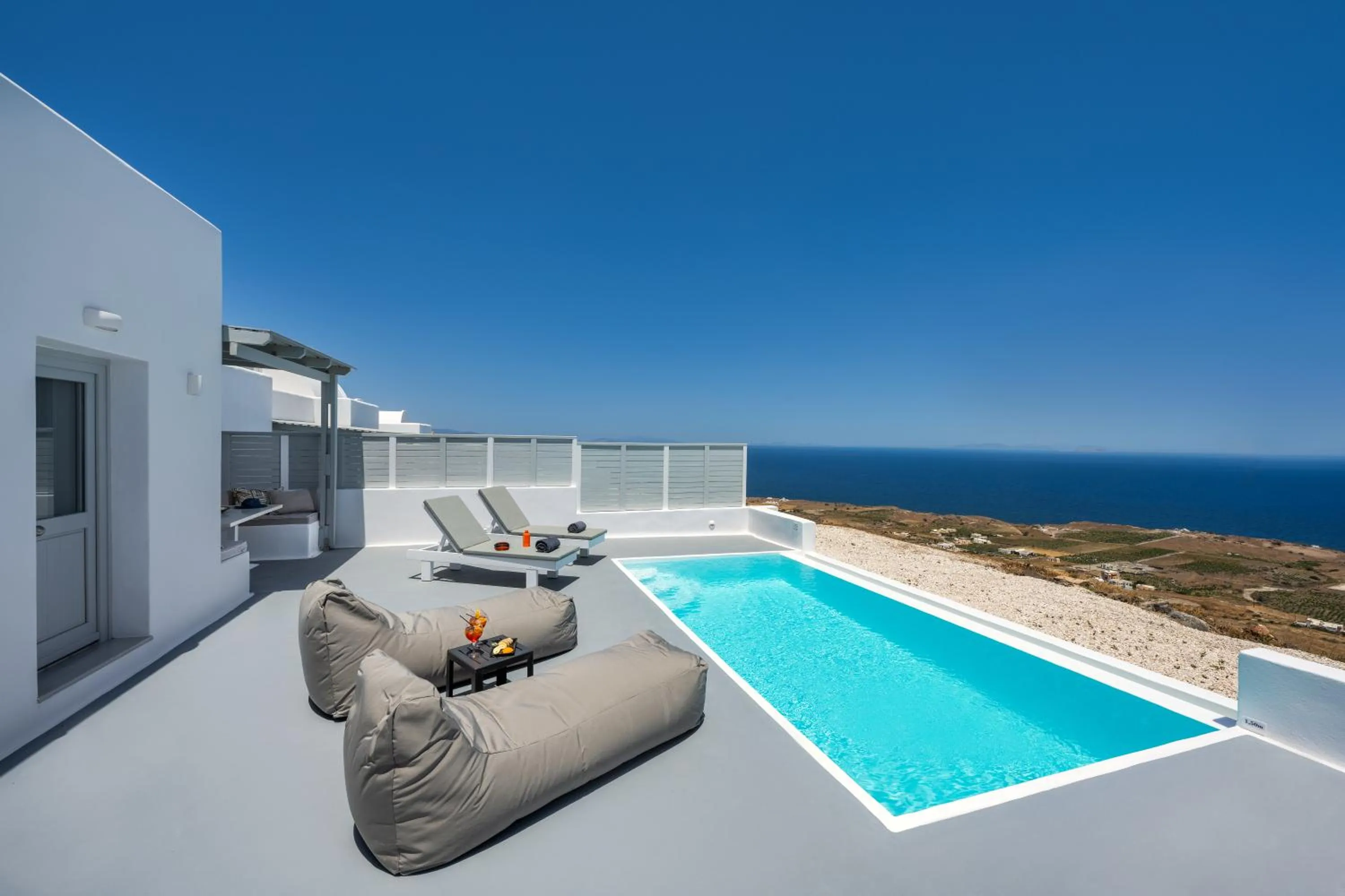 Swimming pool in Siete Mares Luxury Suites