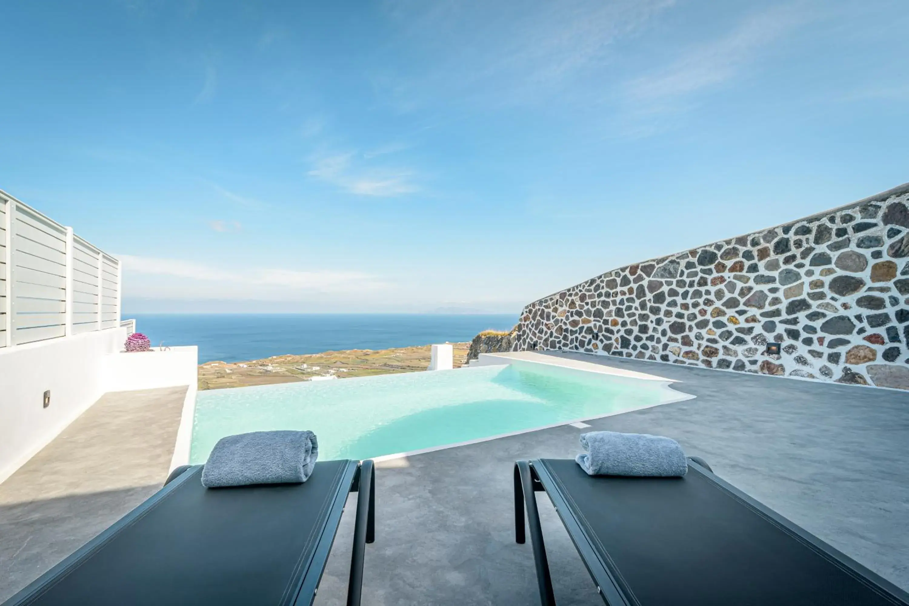 Swimming pool in Siete Mares Luxury Suites Swimming pool in Siete Mares Luxury Suites