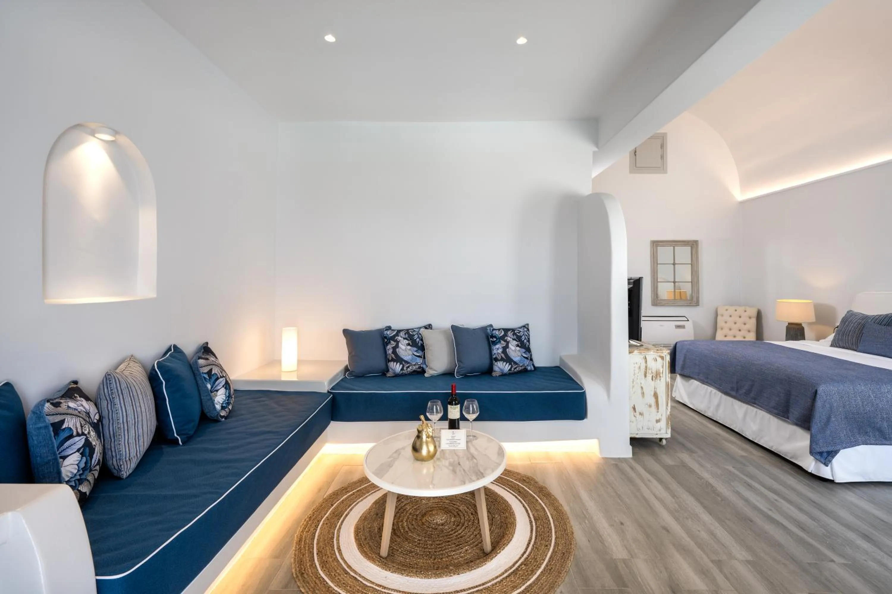 Seating area, Bed in Siete Mares Luxury Suites