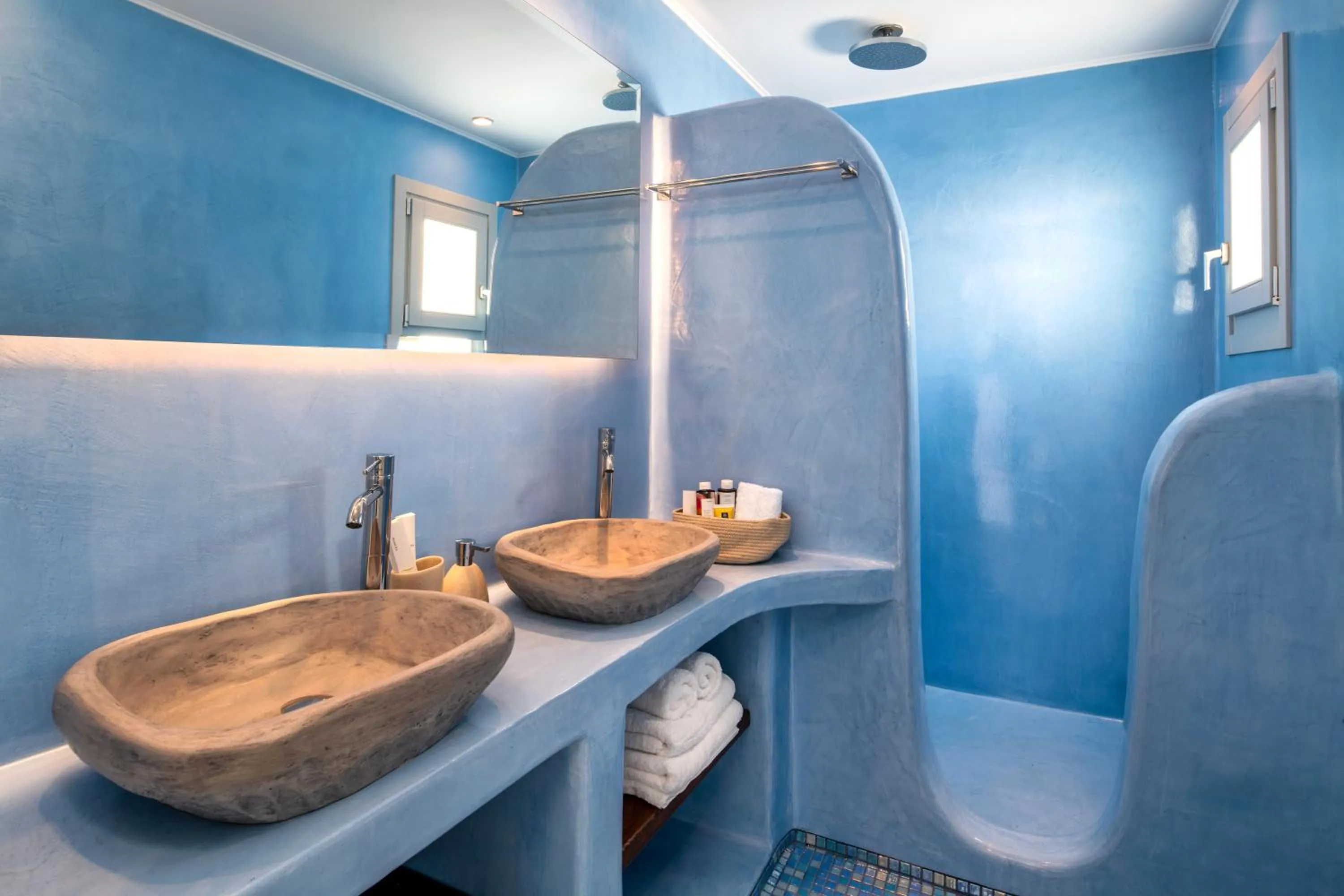 Shower in Siete Mares Luxury Suites