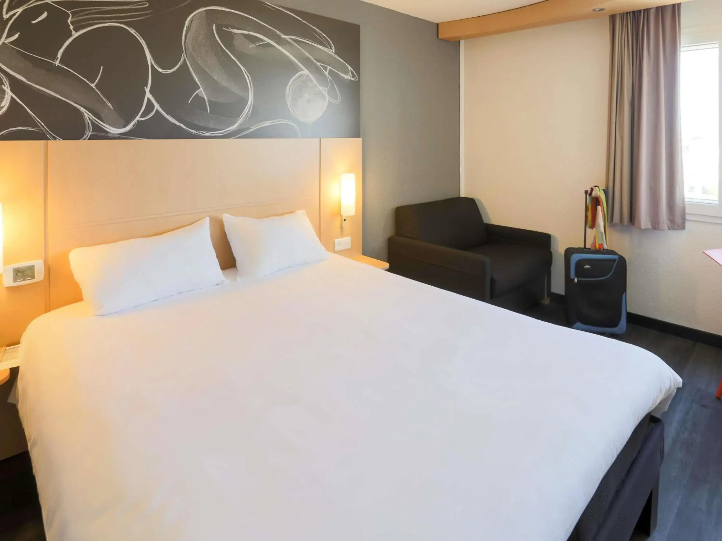 Double Room with Sofa Bed in ibis Beziers Est Mediterranee A9/A75 Double Room with Sofa Bed in ibis Beziers Est Mediterranee A9/A75