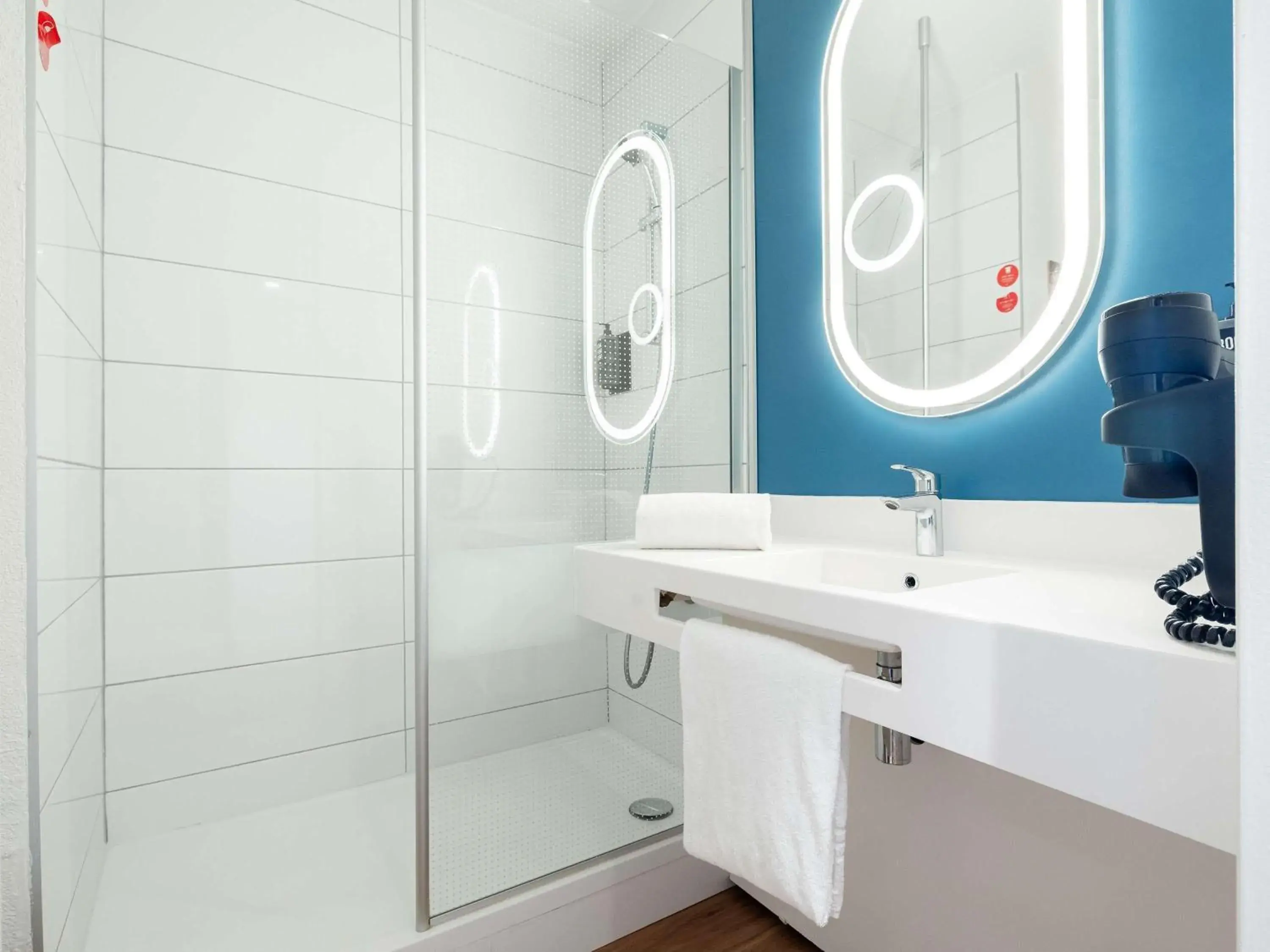 Economic Twin Room in ibis Beziers Est Mediterranee A9/A75 Economic Twin Room in ibis Beziers Est Mediterranee A9/A75
