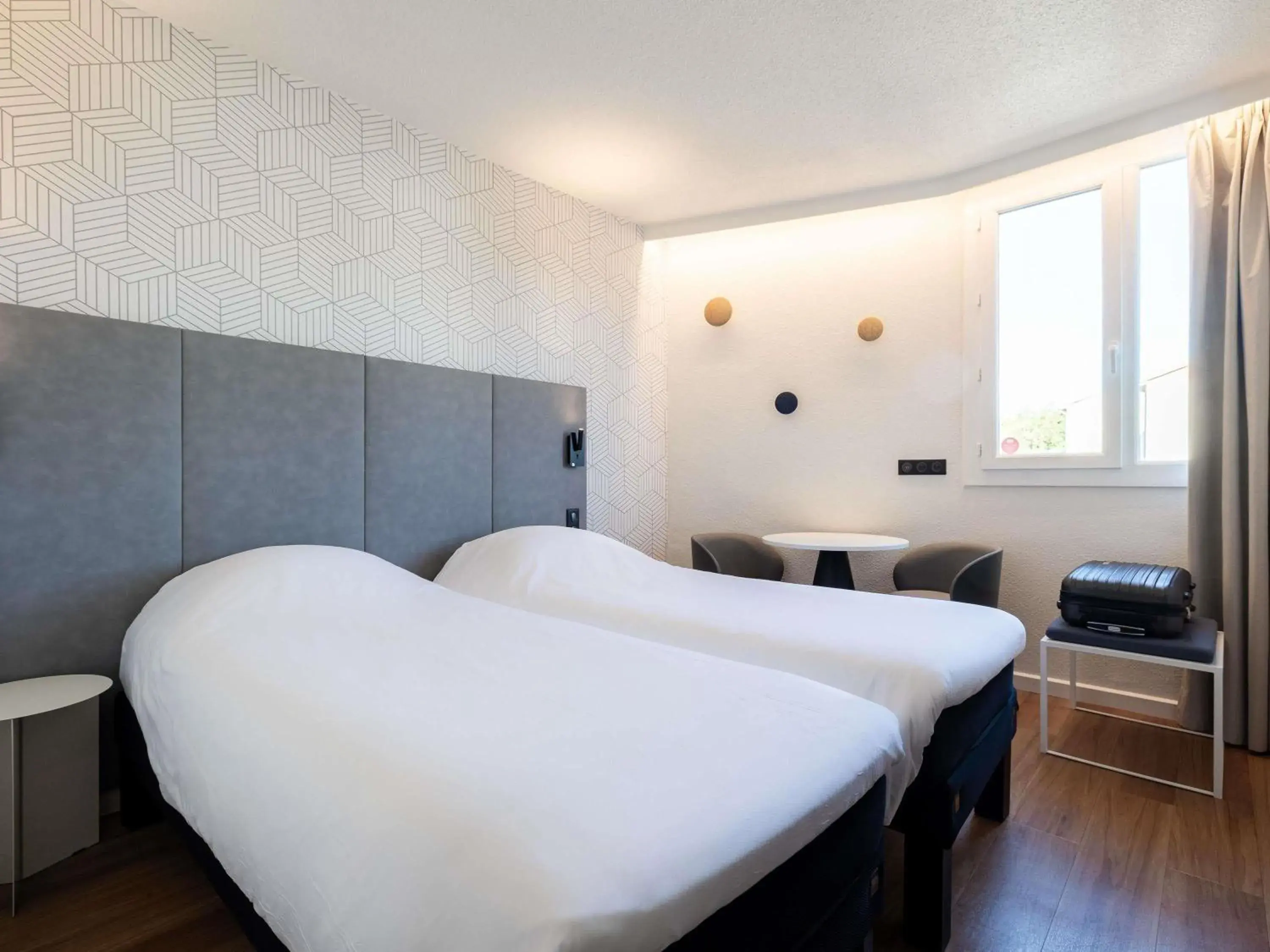 Economic Twin Room in ibis Beziers Est Mediterranee A9/A75 Economic Twin Room in ibis Beziers Est Mediterranee A9/A75