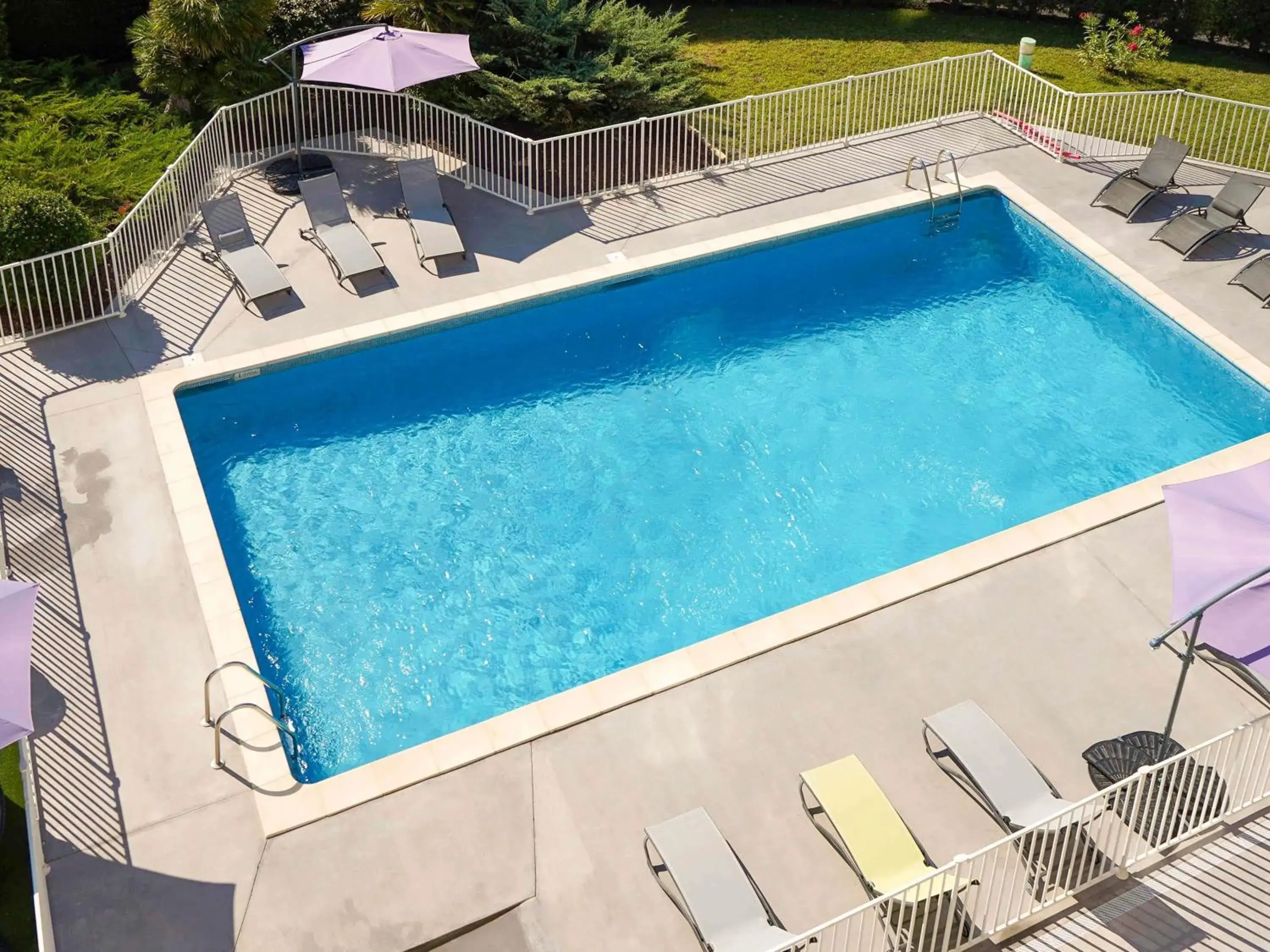 Pool view in ibis Beziers Est Mediterranee A9/A75 Pool view in ibis Beziers Est Mediterranee A9/A75