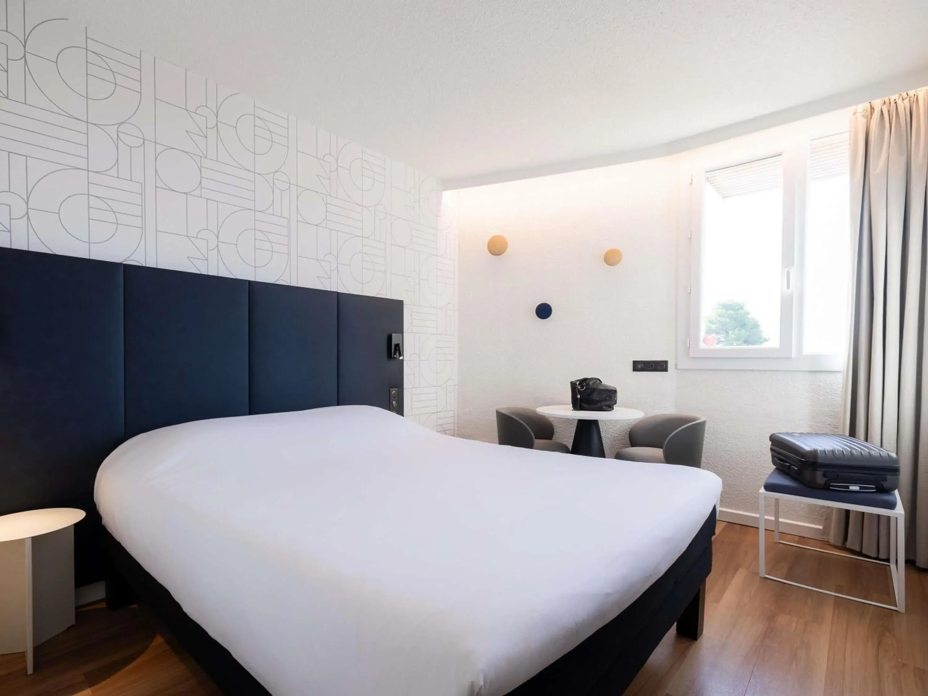 Bedroom, Bed in ibis Beziers Est Mediterranee A9/A75 Bedroom, Bed in ibis Beziers Est Mediterranee A9/A75
