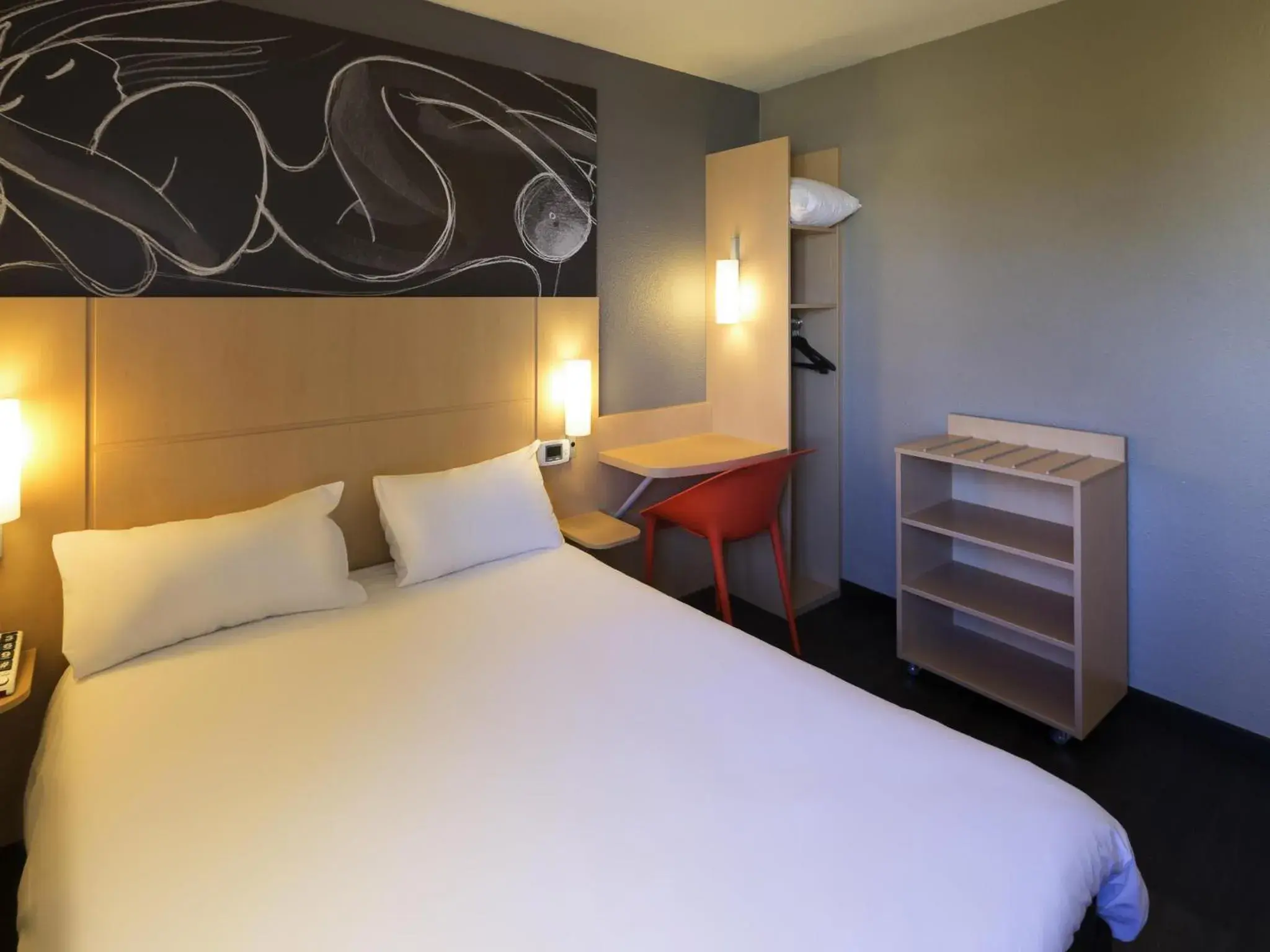 Bedroom, Bed in ibis Beziers Est Mediterranee A9/A75 Bedroom, Bed in ibis Beziers Est Mediterranee A9/A75