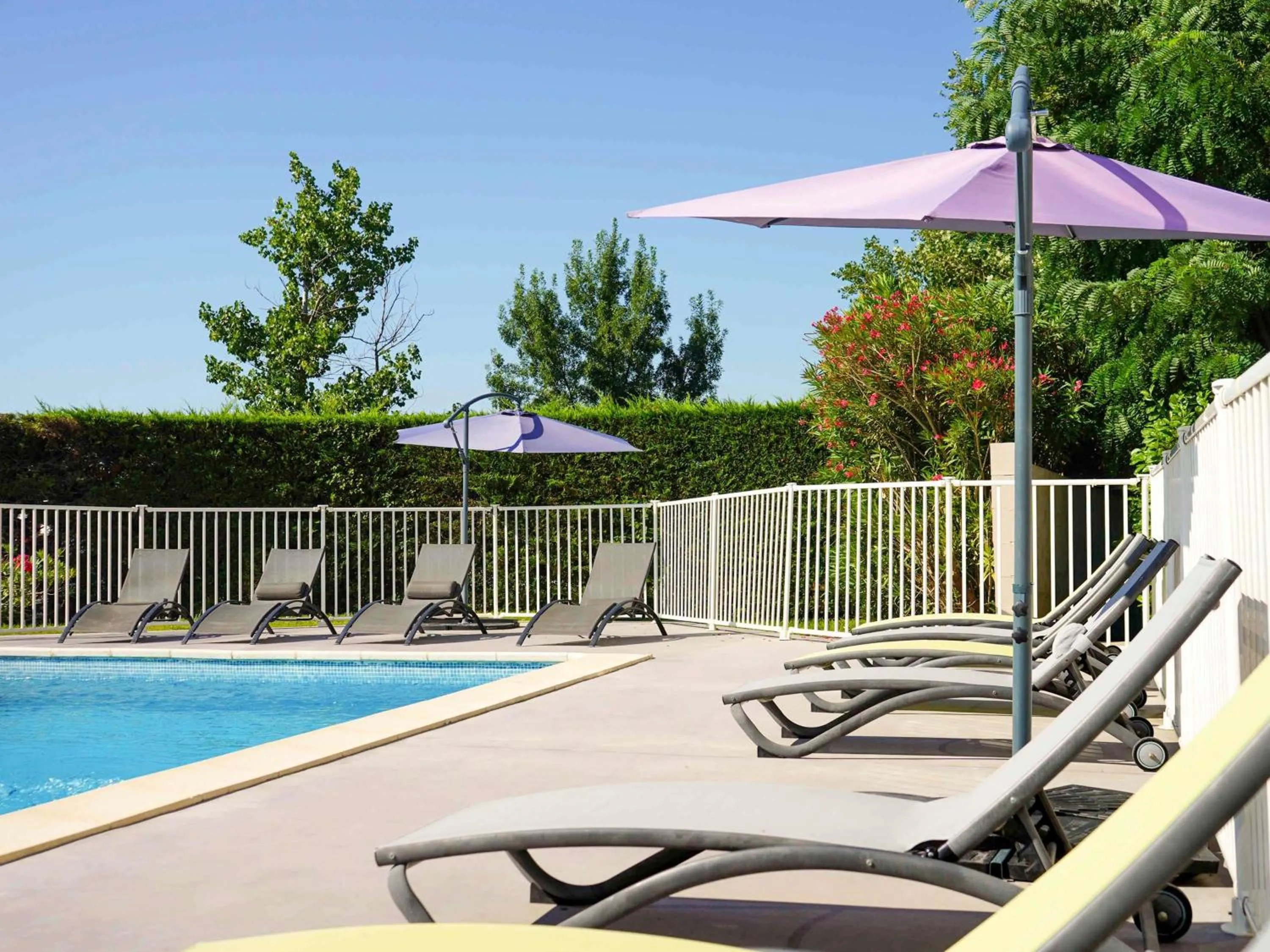 Pool view in ibis Beziers Est Mediterranee A9/A75