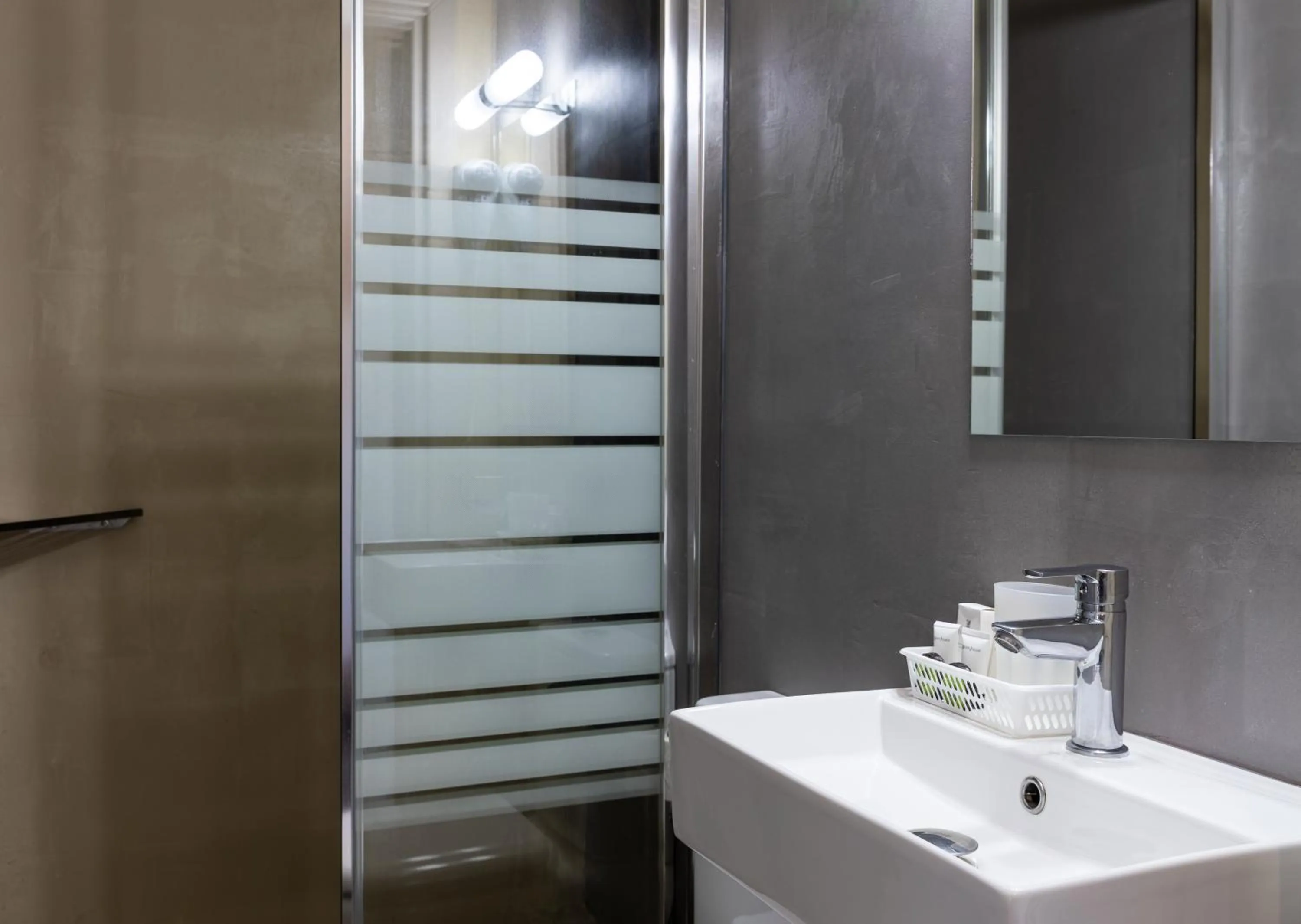 Bathroom in Plaza Hotel