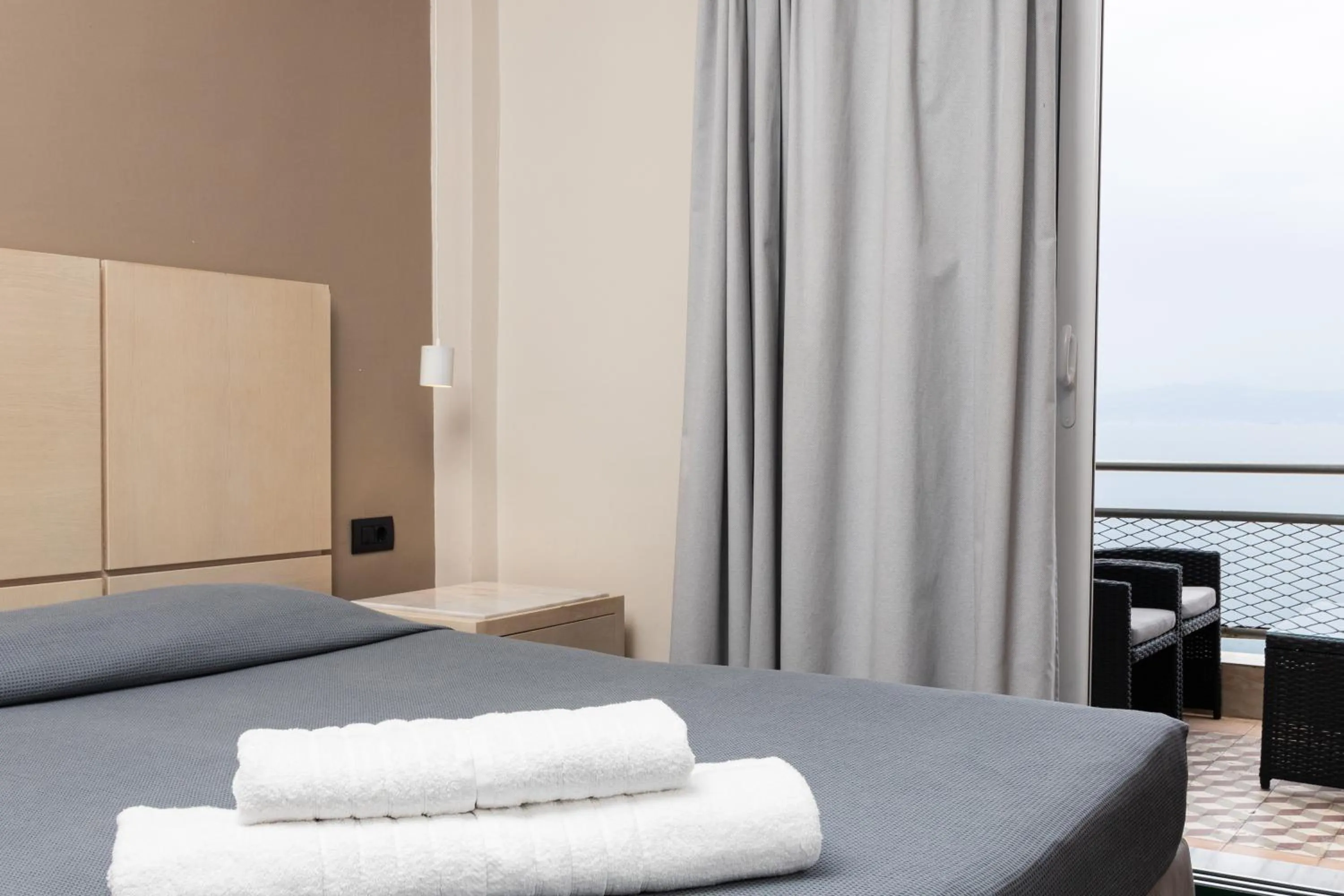 Sea view, Bed in Plaza Hotel