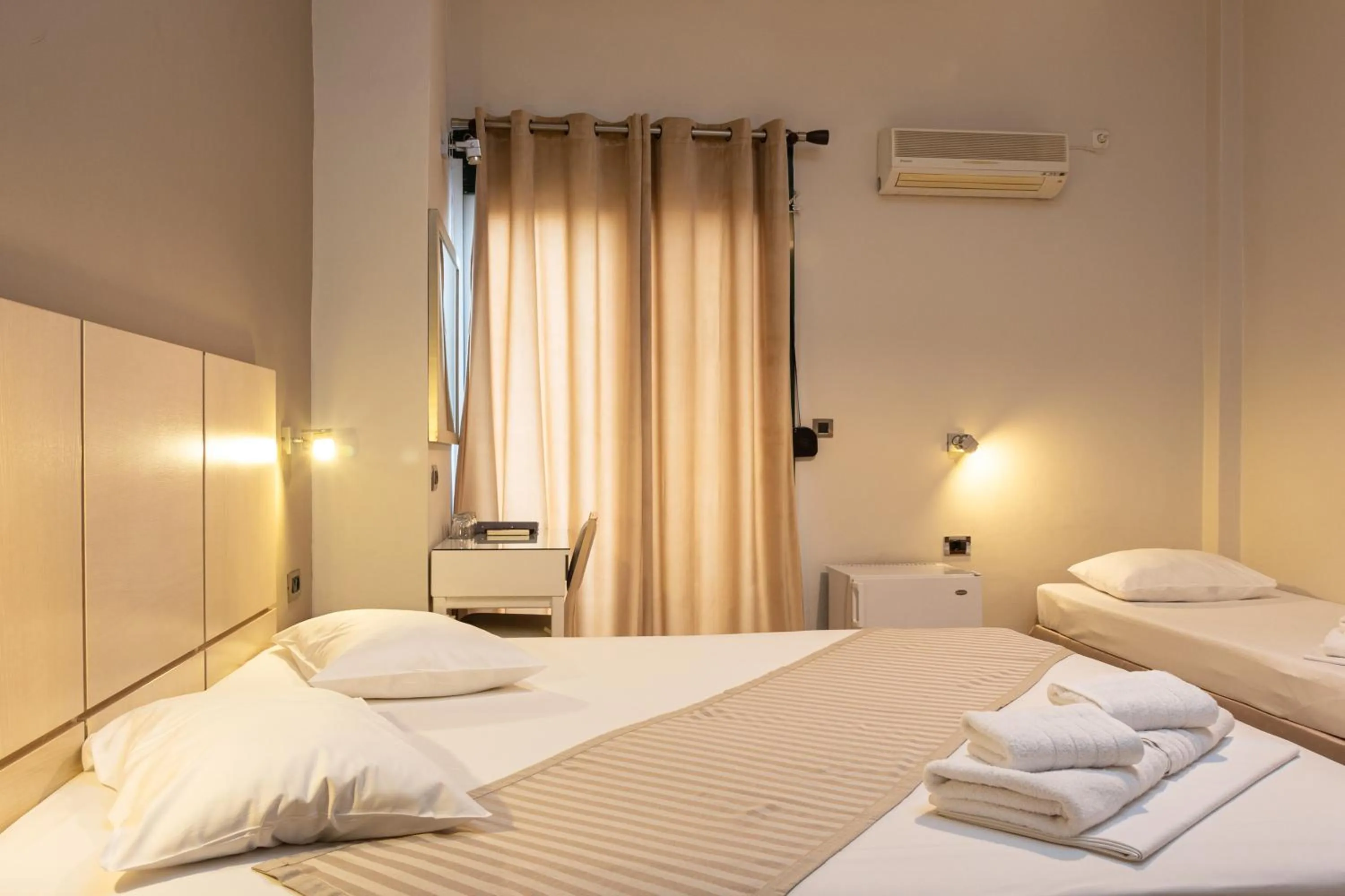 Bedroom, Bed in Plaza Hotel