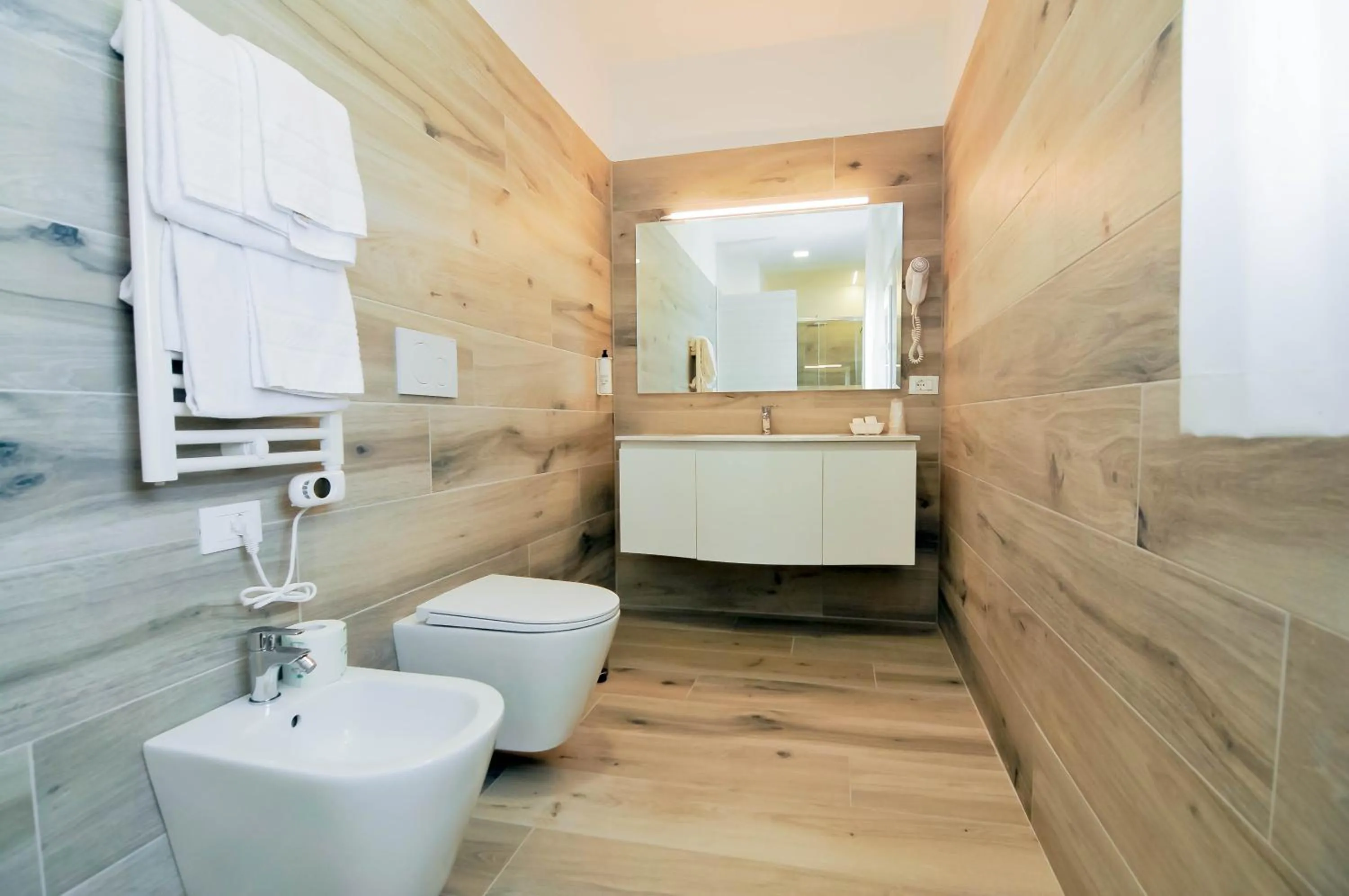 Bathroom in Marina Suites & Apartments 4 stelle S