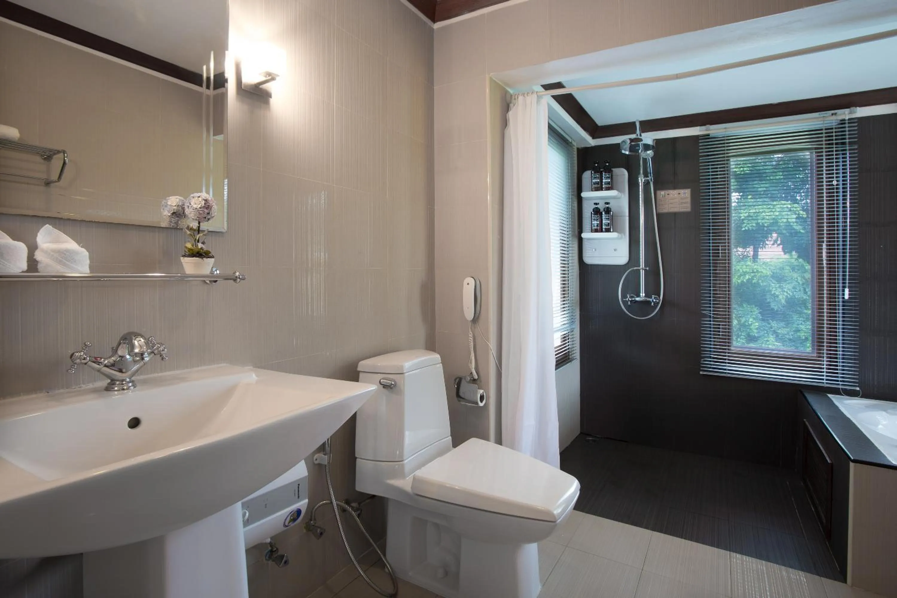 Shower in Sabaidee Valley