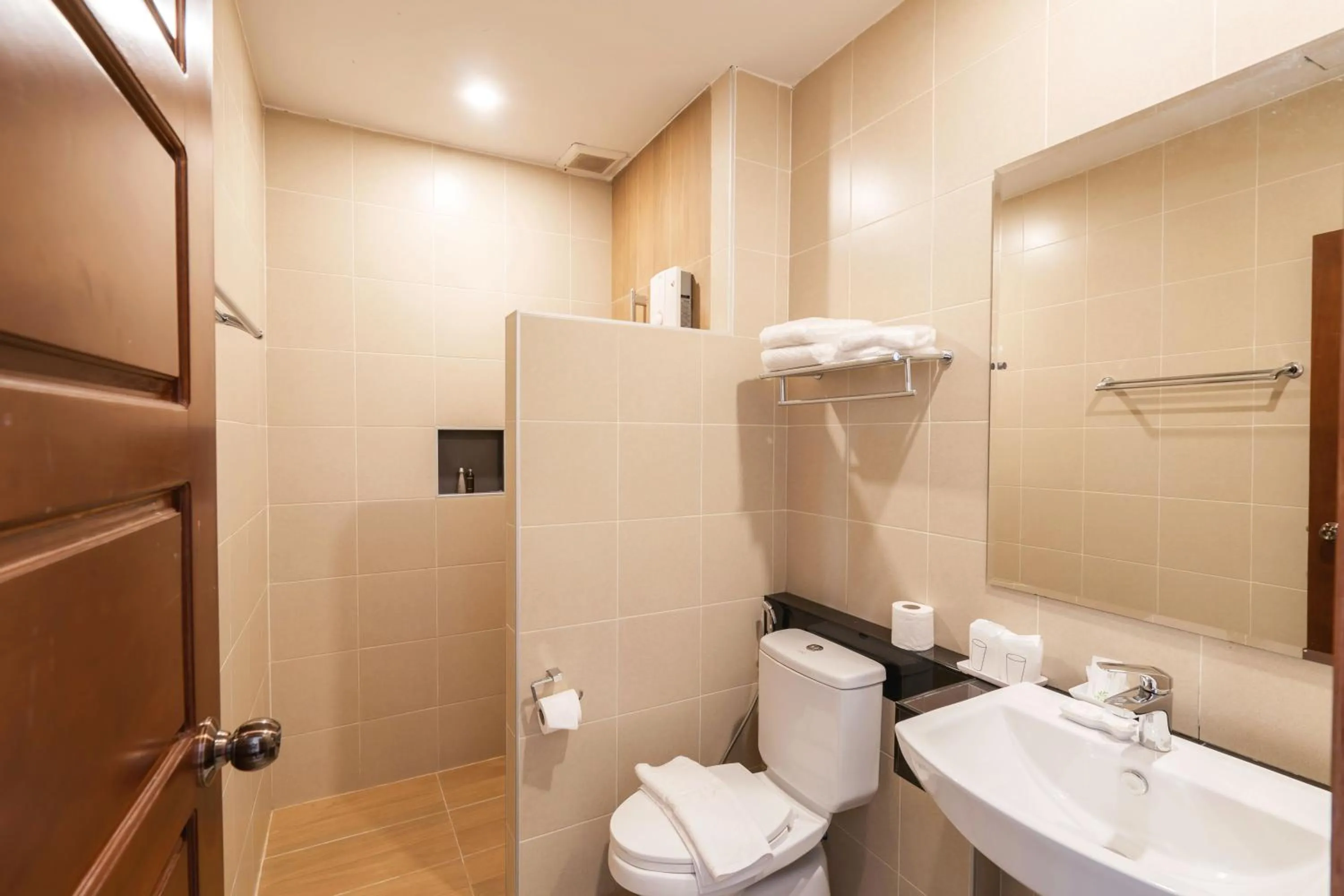 Shower in Sabaidee Valley