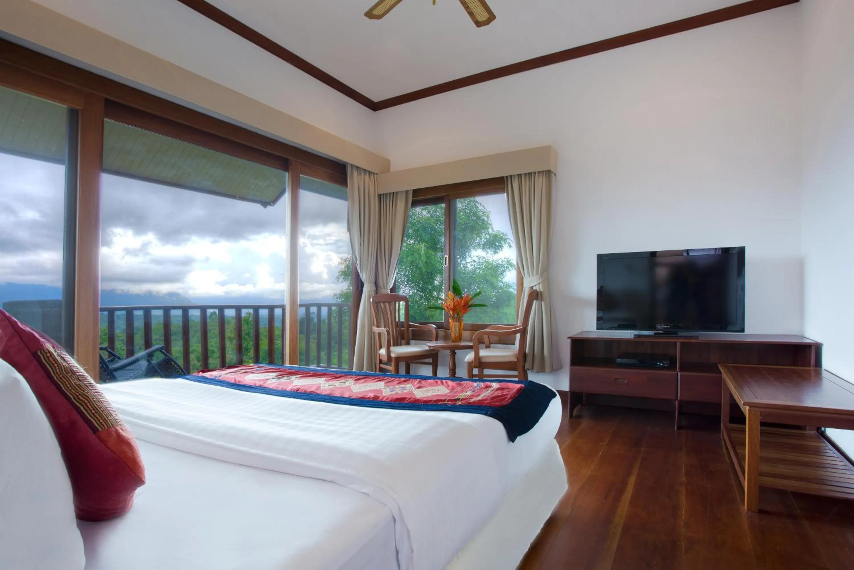 Photo of the whole room, Bed in Sabaidee Valley