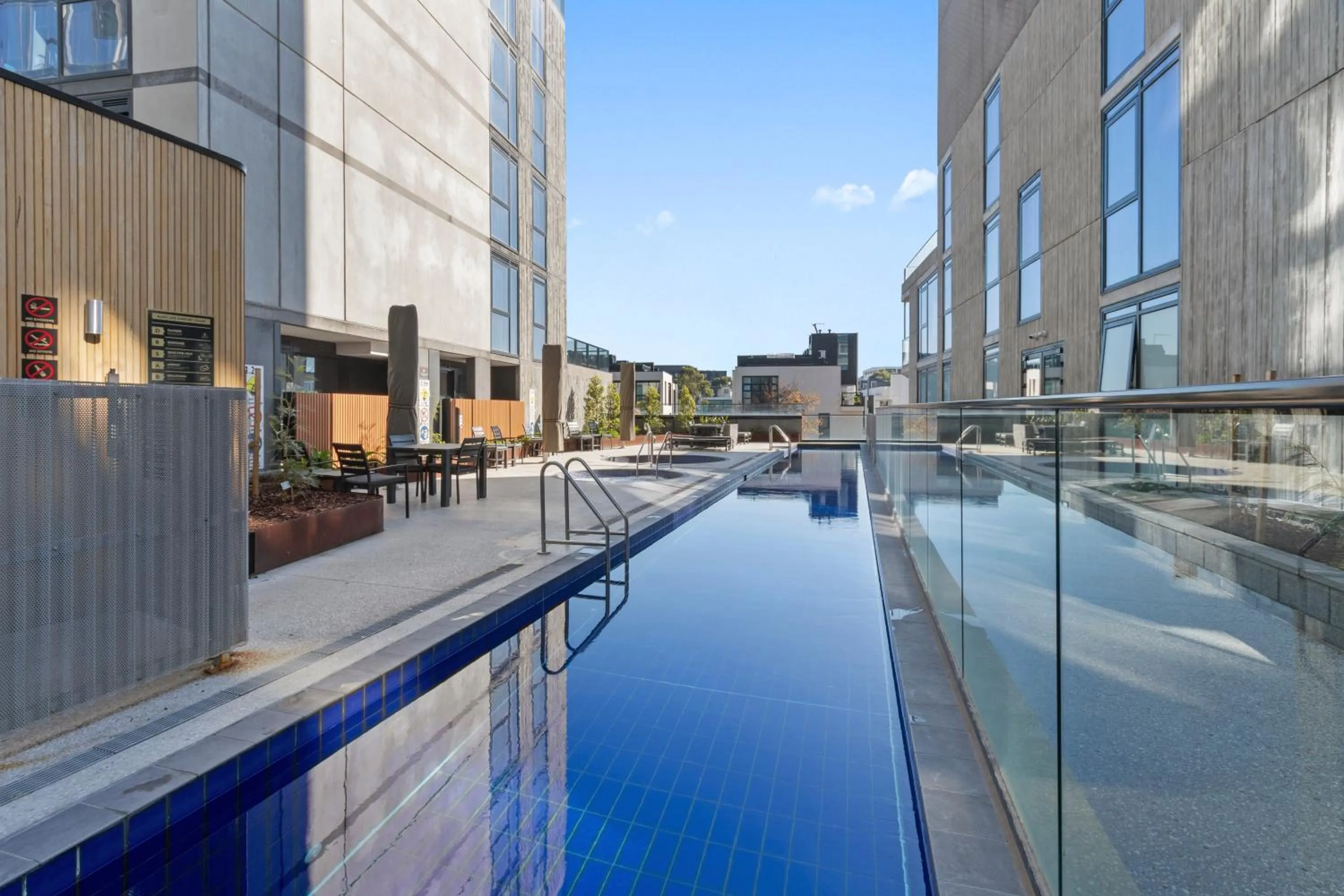 Swimming pool in Melbourne City Apartment Hotel