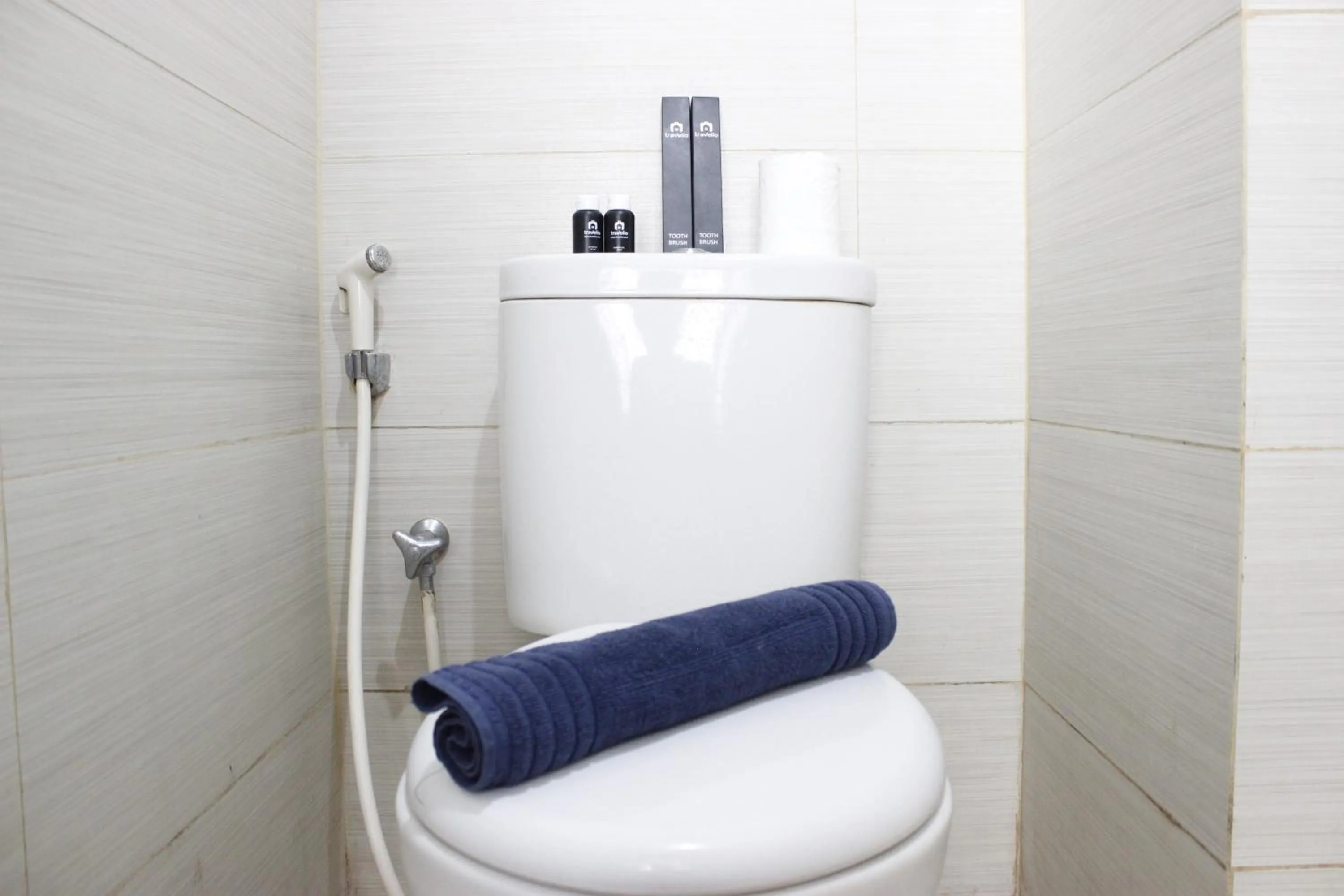 Artistic & Scenic Studio at Gateway Pasteur near Cimahi By Travelio