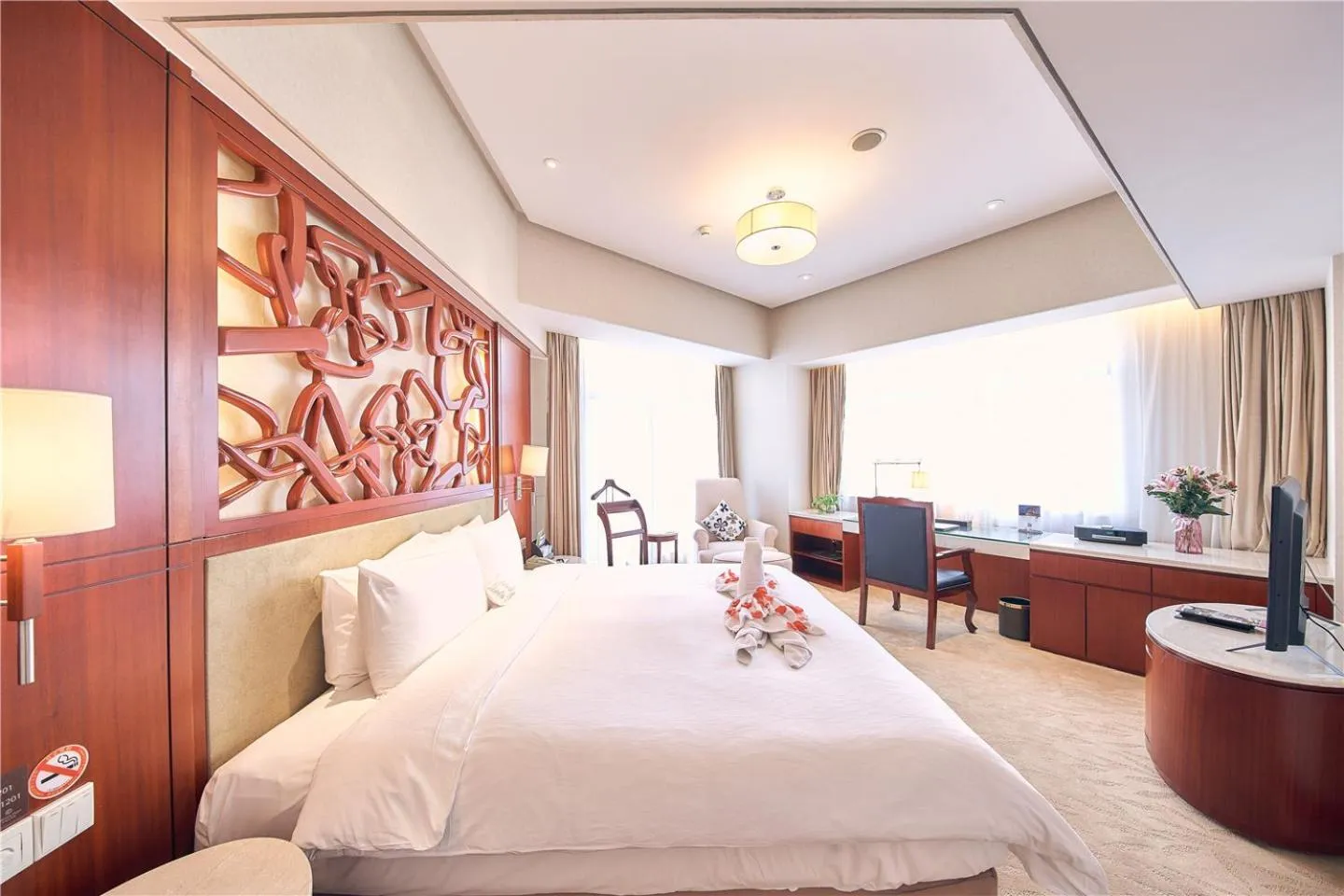 Photo of the whole room, Bed in Parkview Hotel