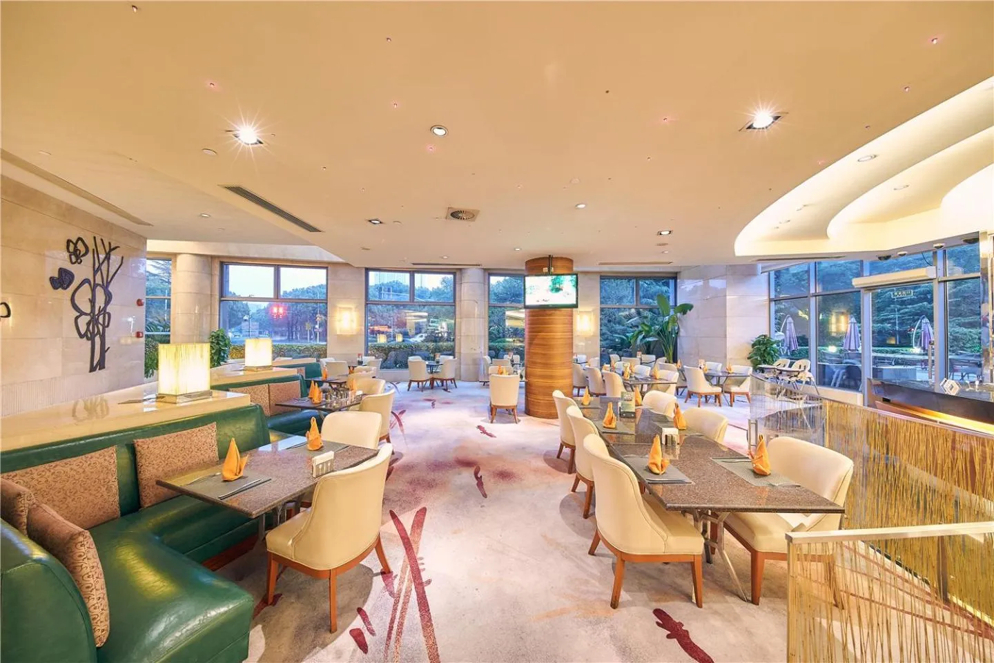 Restaurant/places to eat in Parkview Hotel