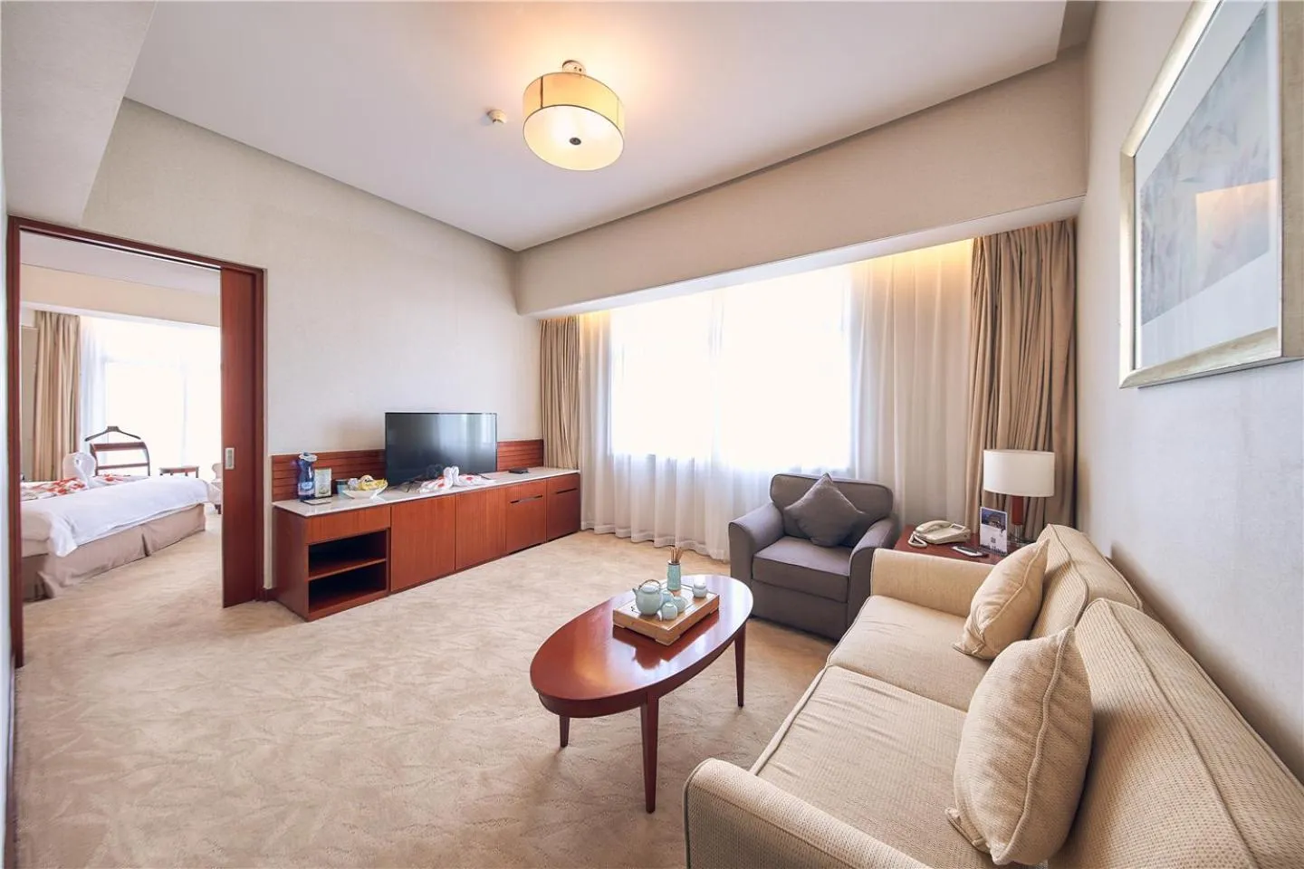 Living room, Bed in Parkview Hotel