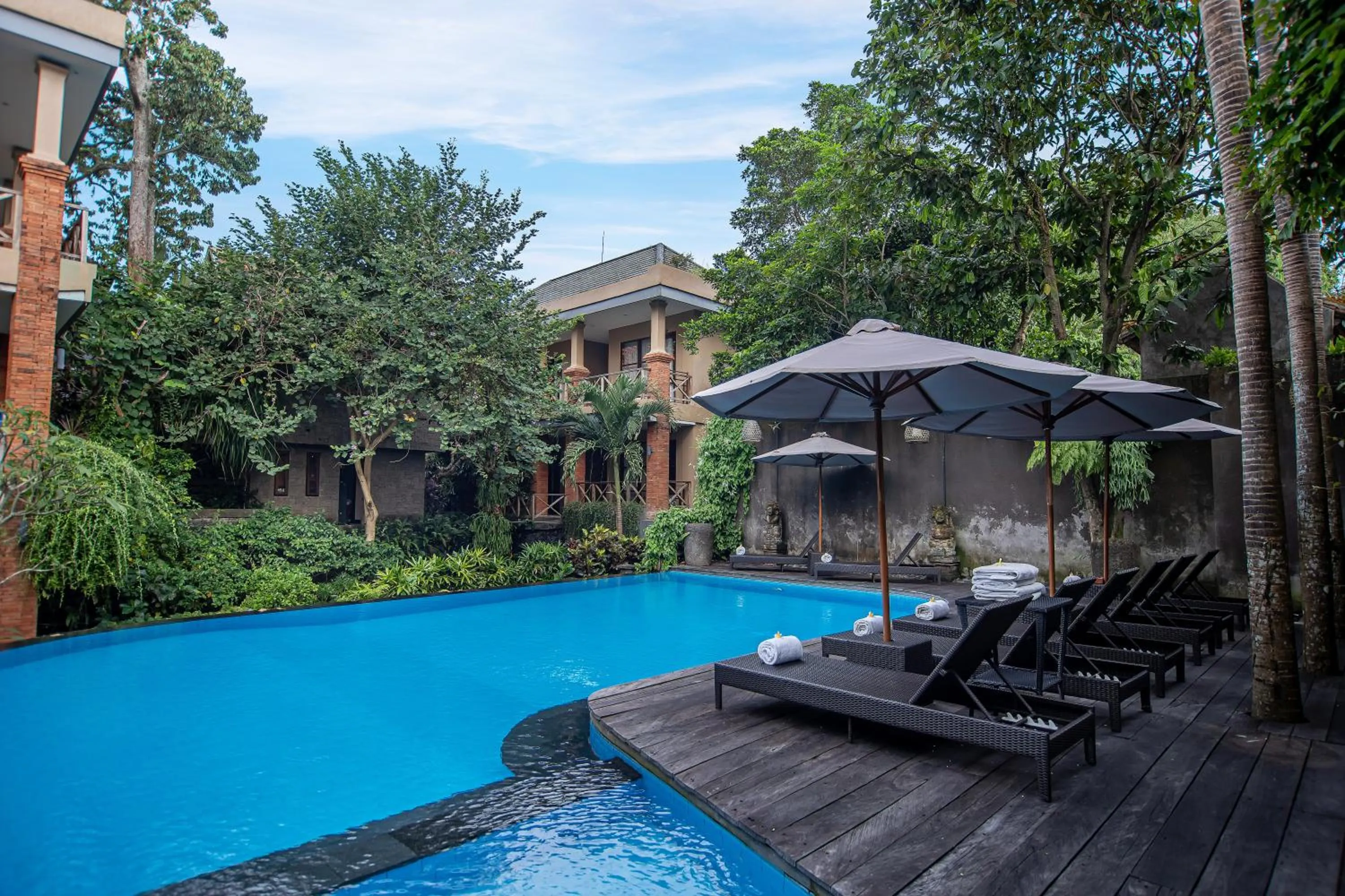 Swimming pool in Merak Village by Prasi