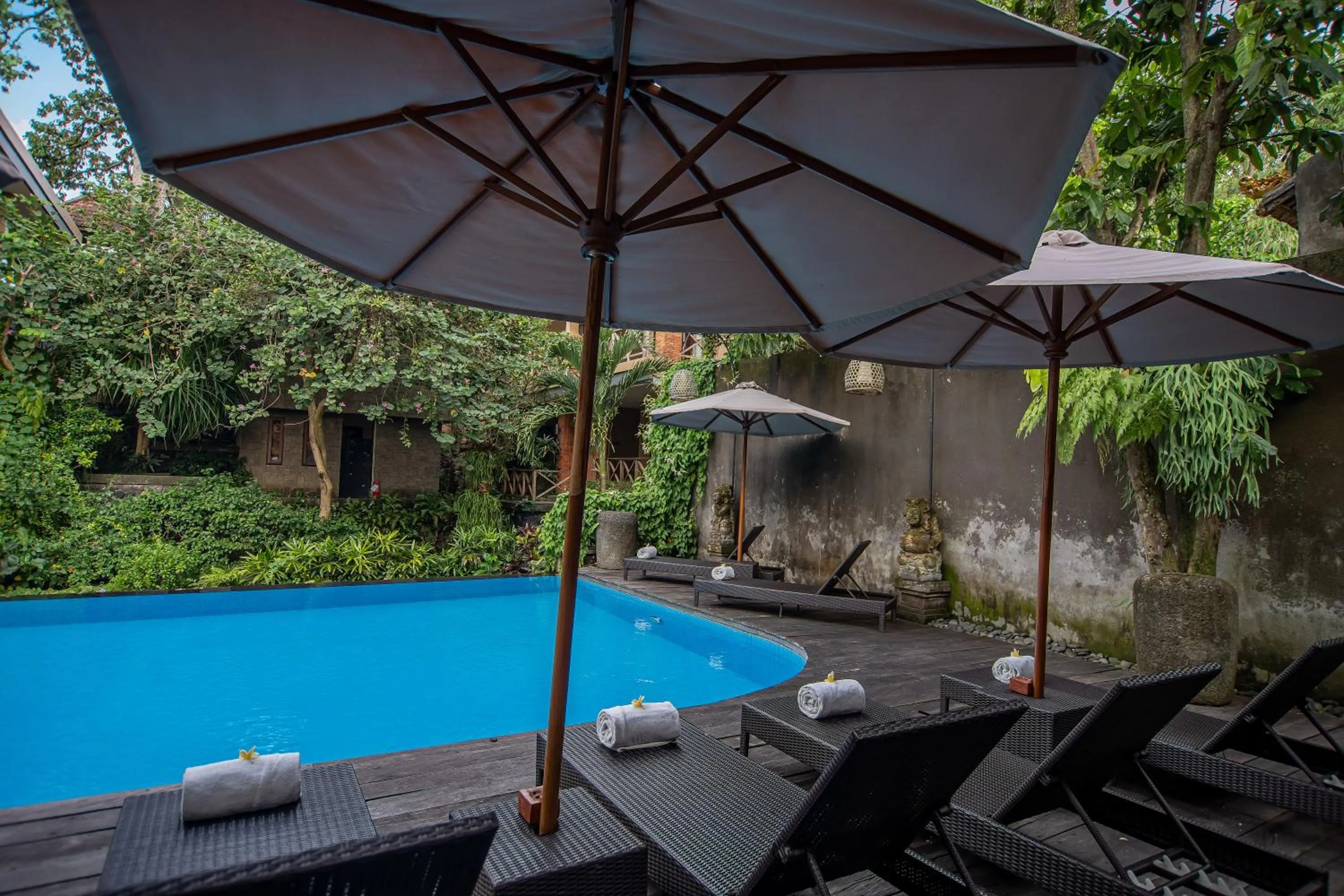 Swimming pool in Merak Village by Prasi