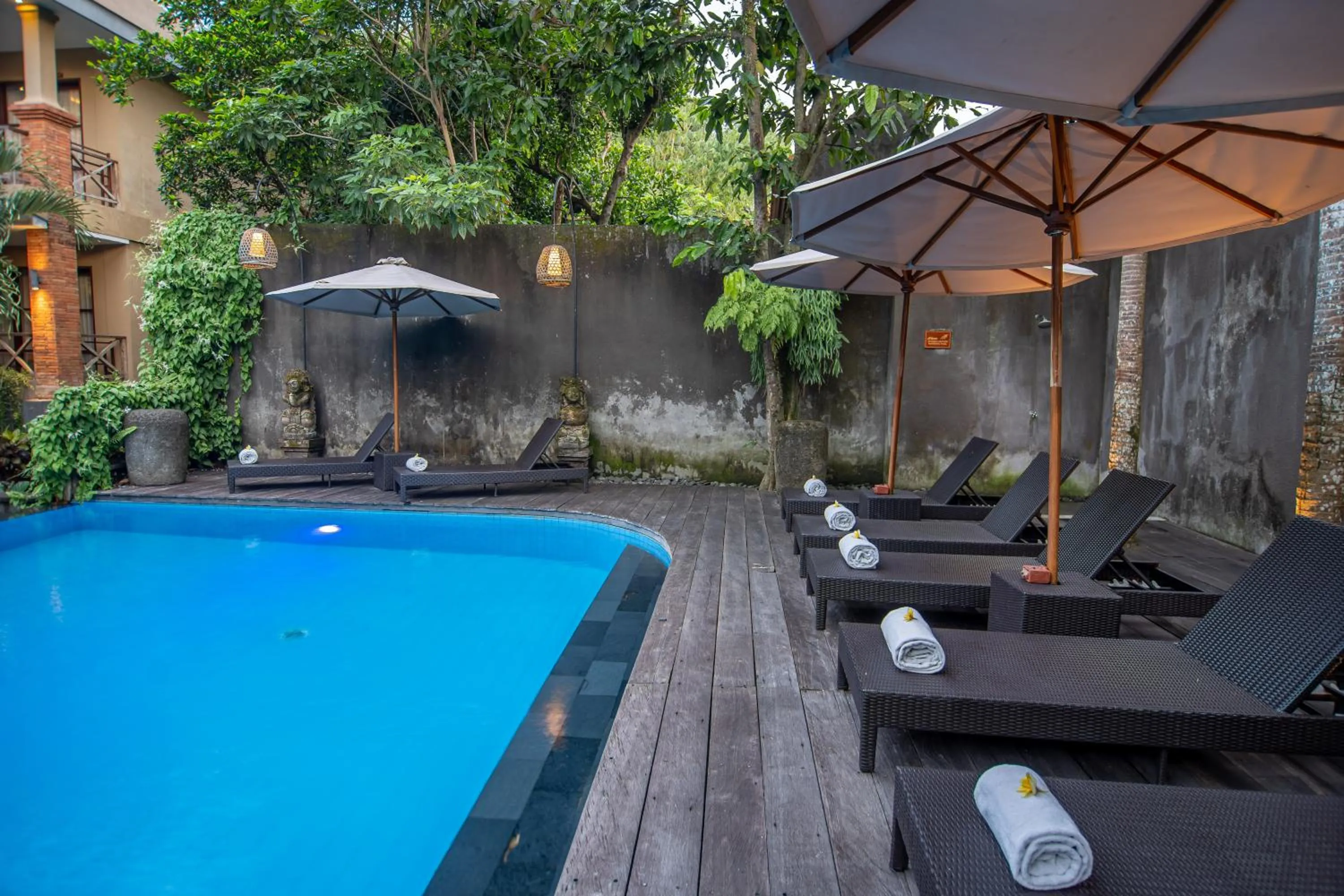 Swimming pool in Merak Village by Prasi