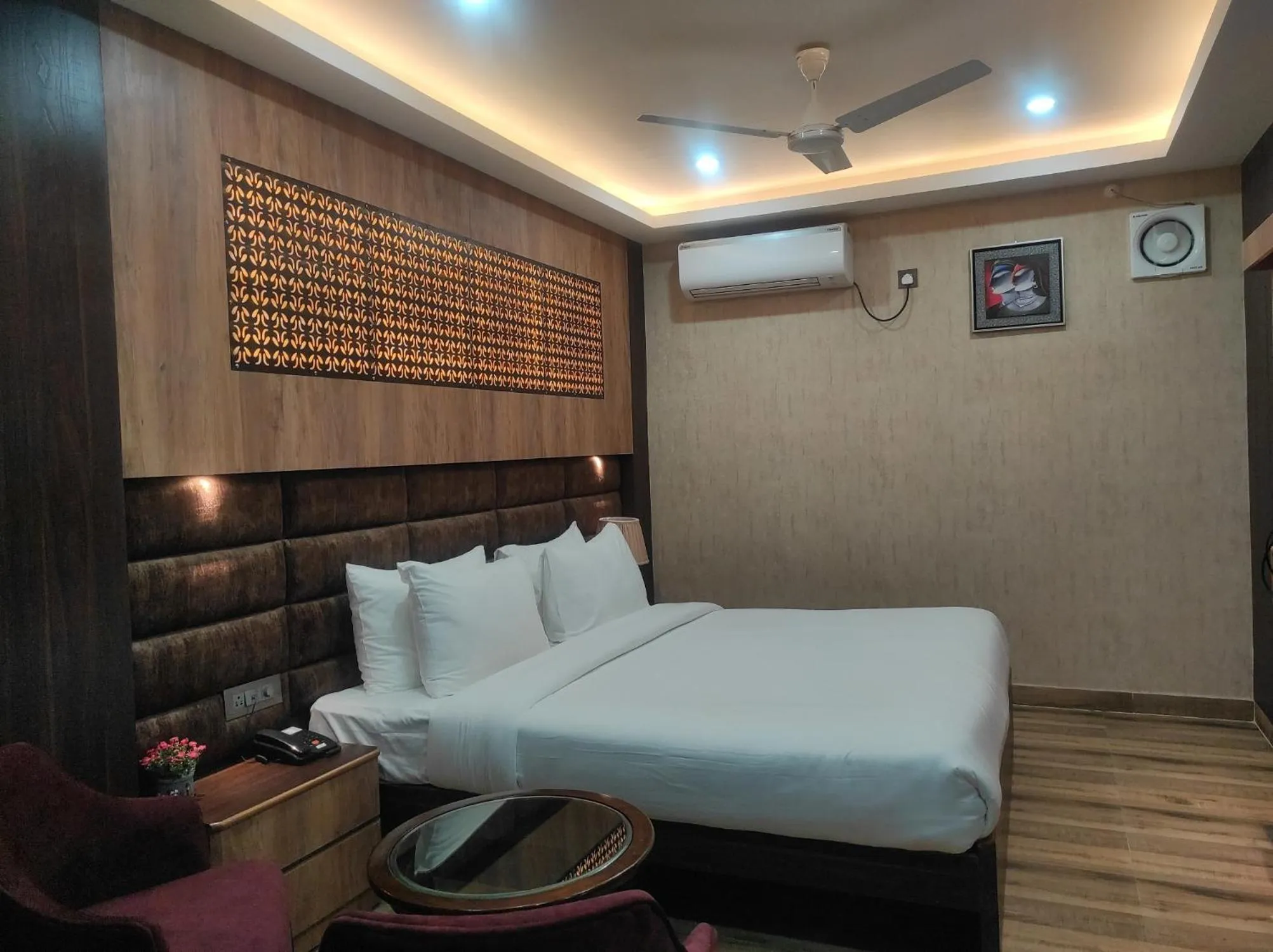 Photo of the whole room, Bed in Hotel Aavas Inn