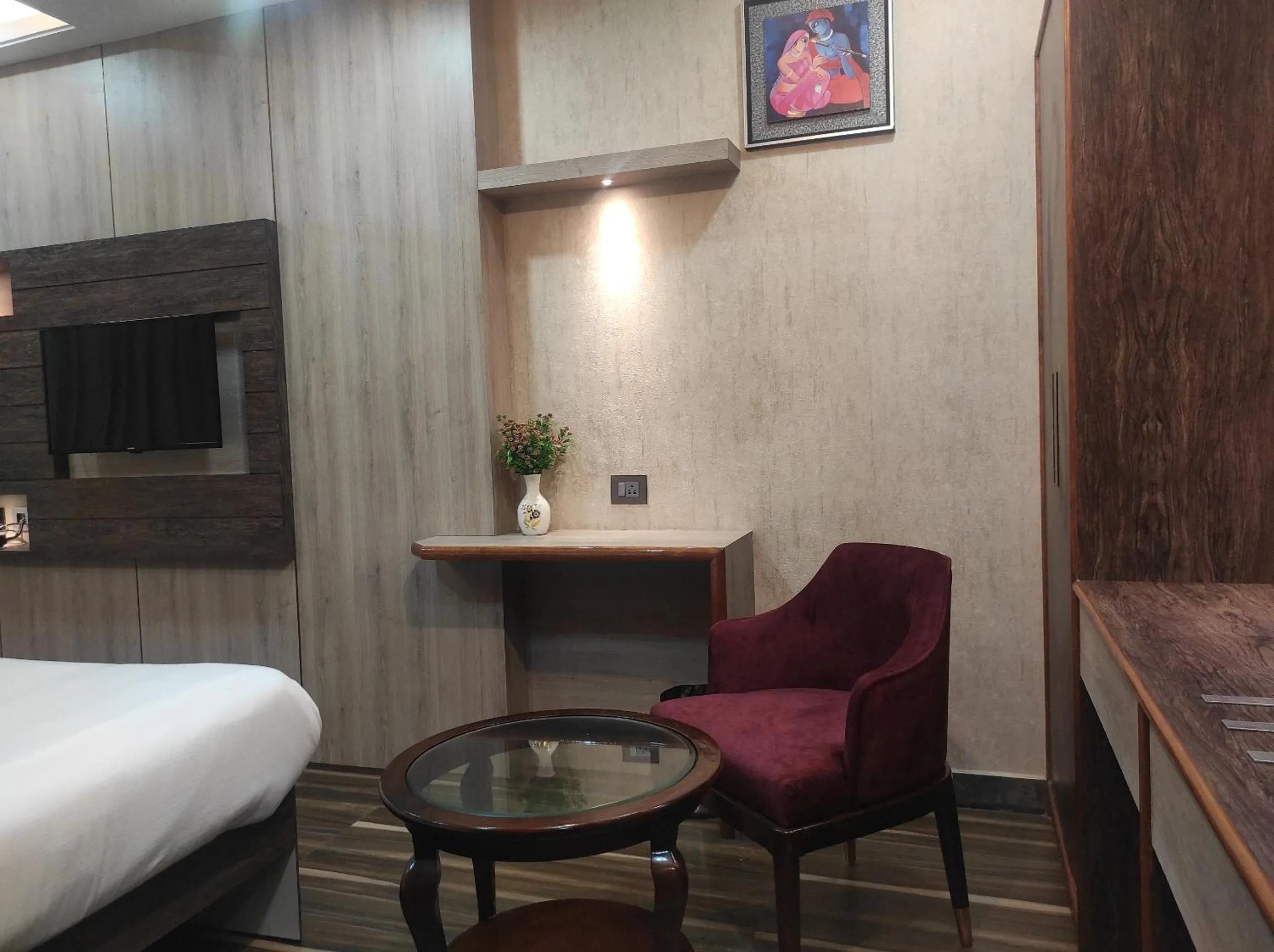 Seating area, Bed in Hotel Aavas Inn