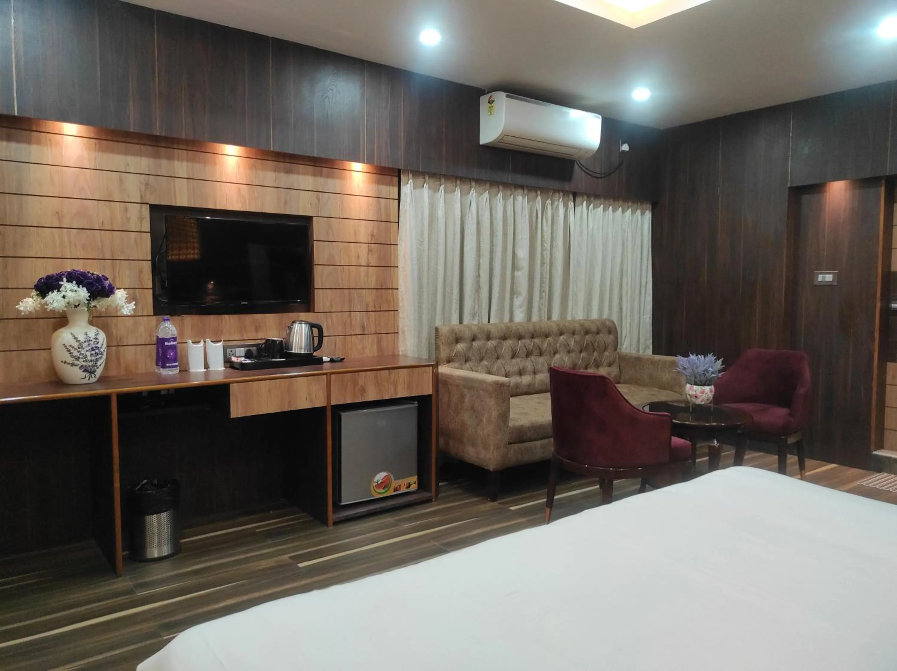 TV and multimedia, Bed in Hotel Aavas Inn