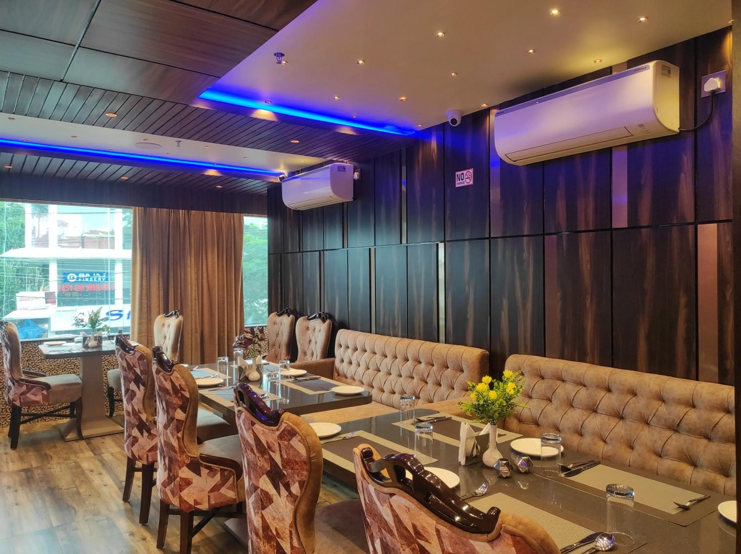 Restaurant/places to eat in Hotel Aavas Inn