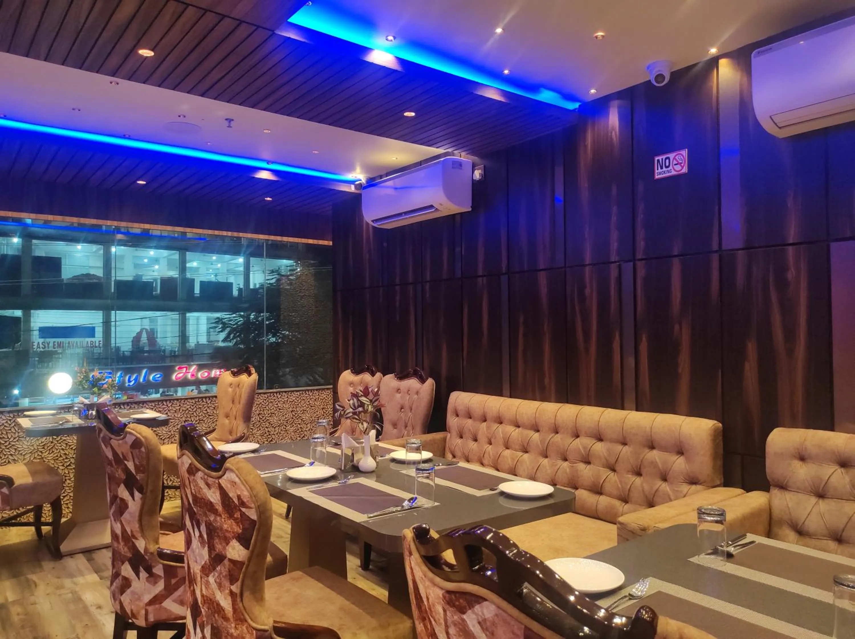 Restaurant/places to eat in Hotel Aavas Inn