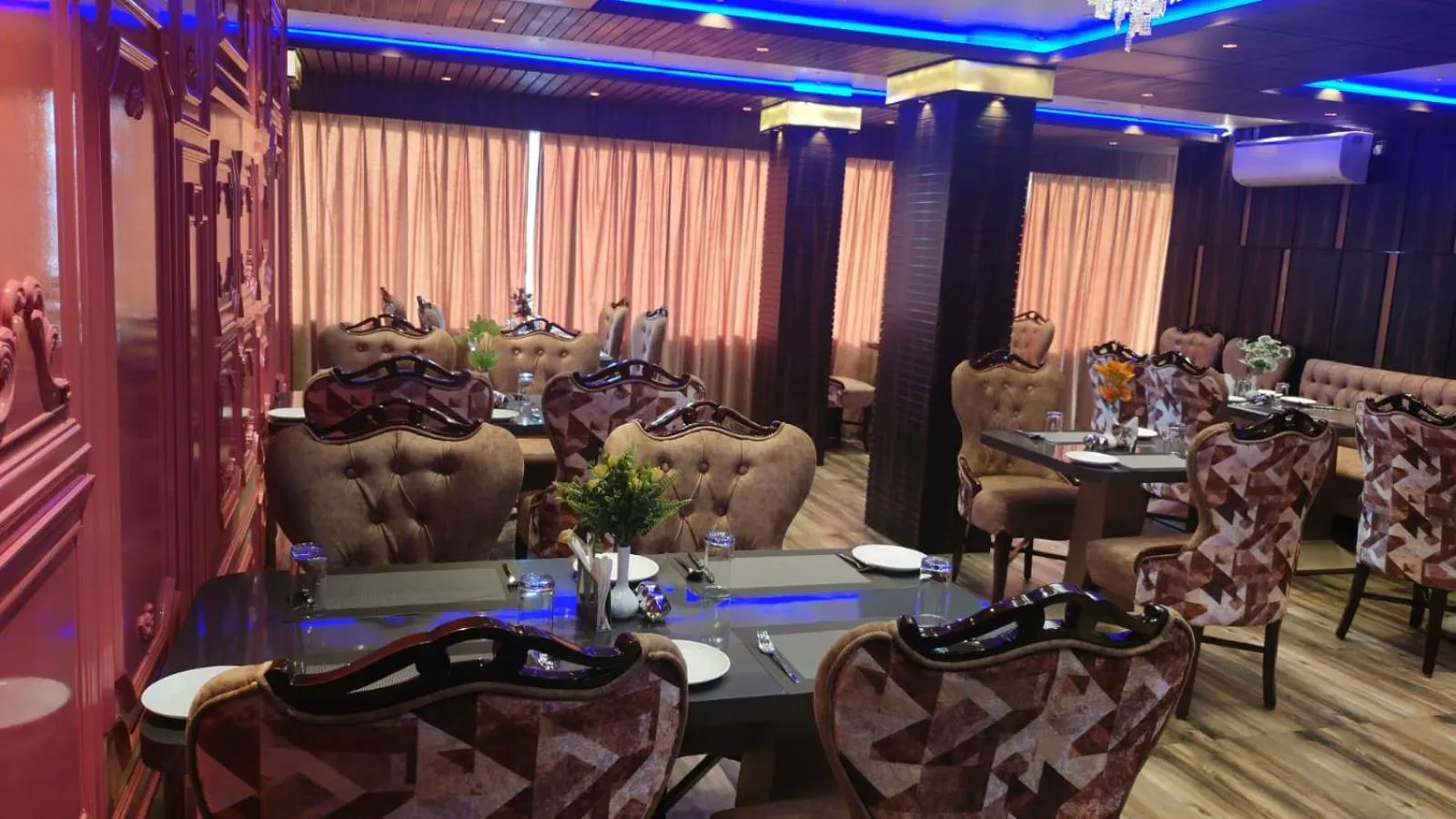 Restaurant/places to eat in Hotel Aavas Inn