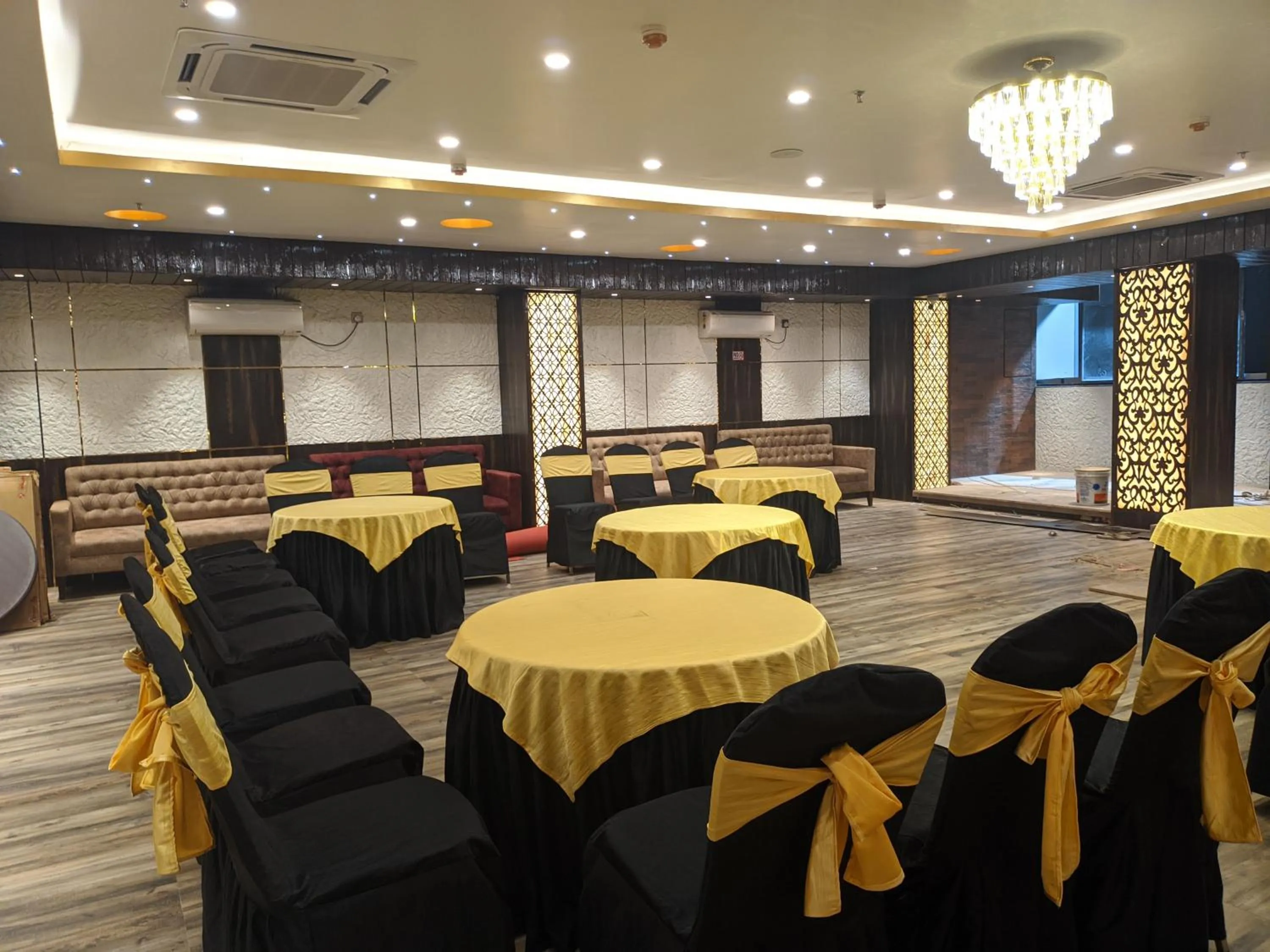 Banquet/Function facilities in Hotel Aavas Inn
