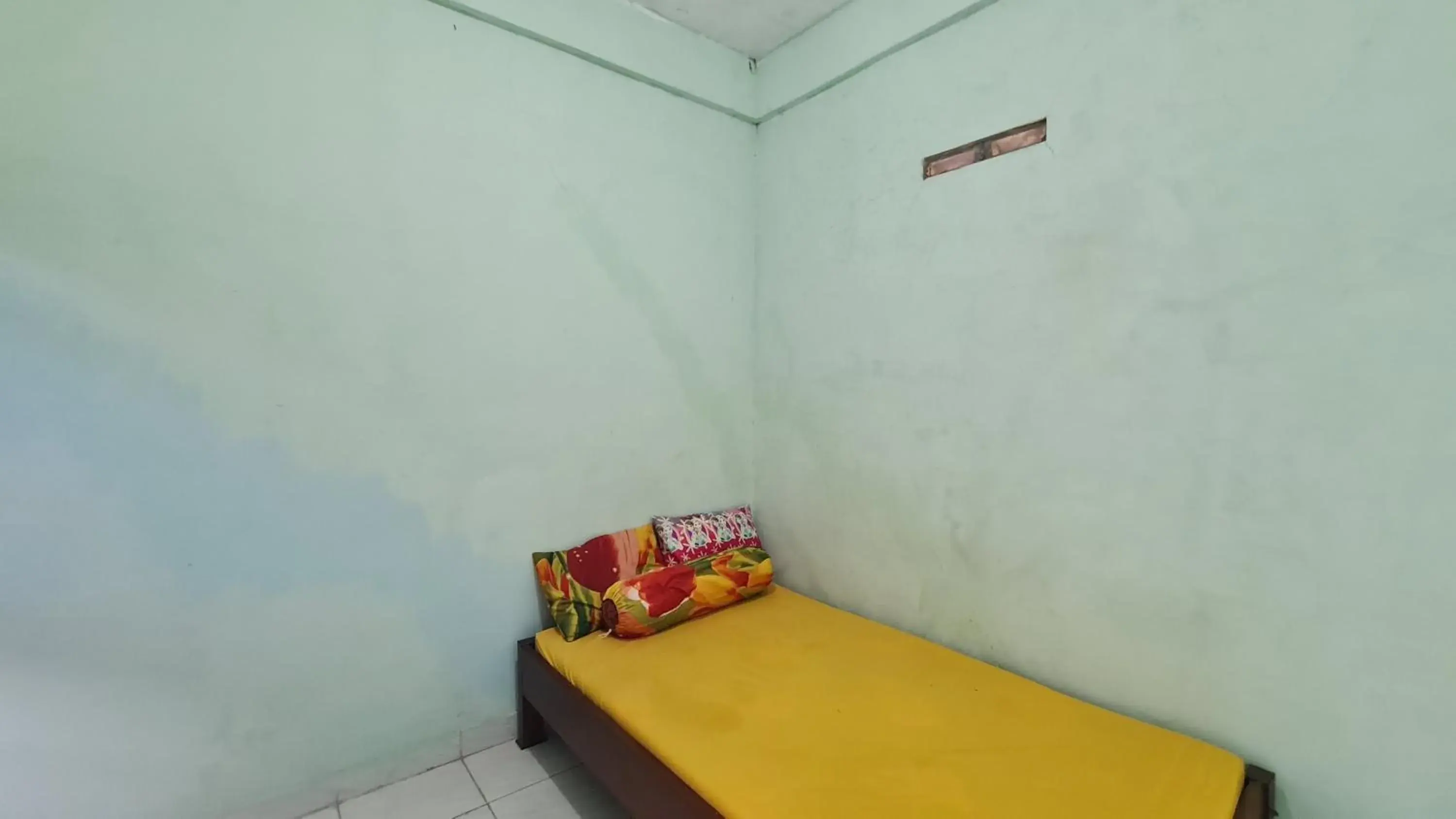 Budget Double Room in SPOT ON 93020 Rumah Singgah Ganjuran Budget Double Room in SPOT ON 93020 Rumah Singgah Ganjuran