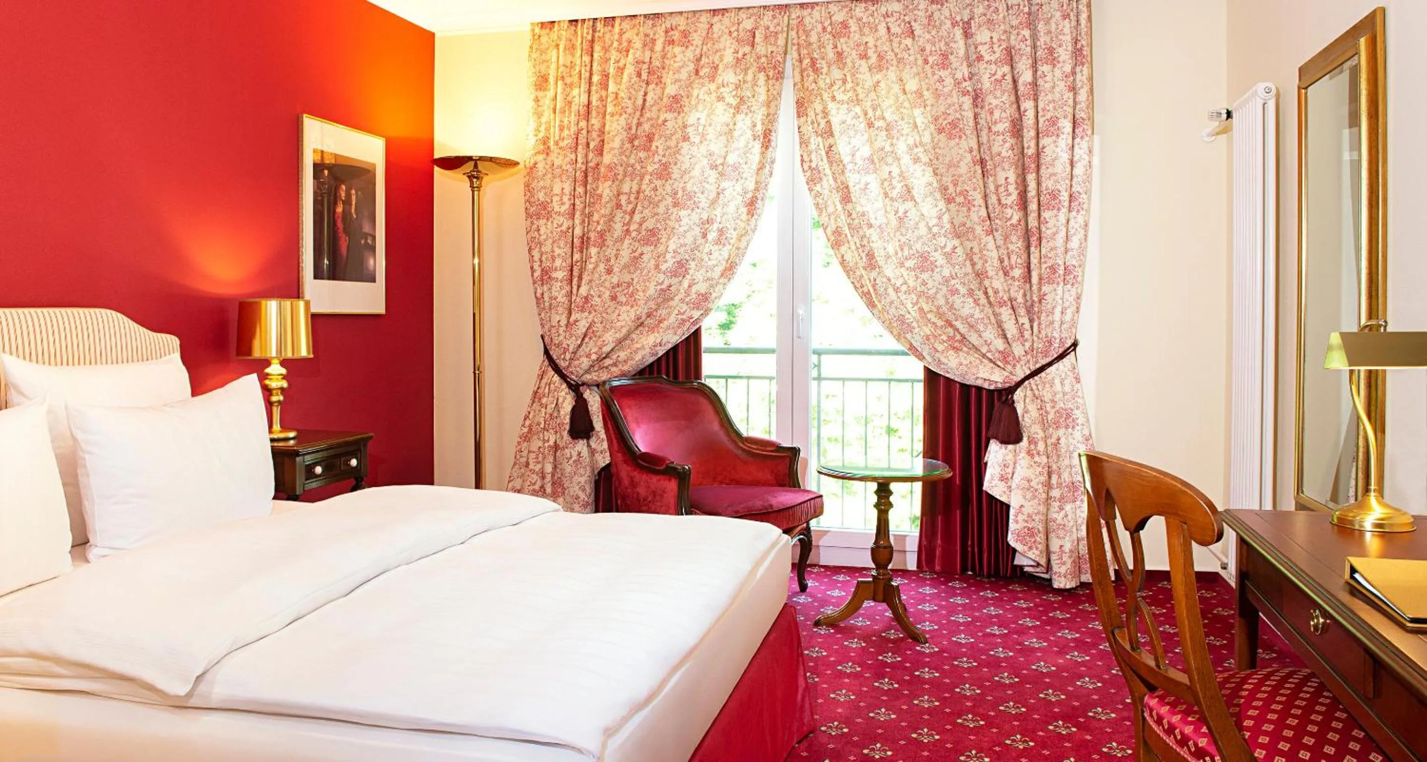 Photo of the whole room, Bed in Victor's Residenz-Hotel Saarbrücken