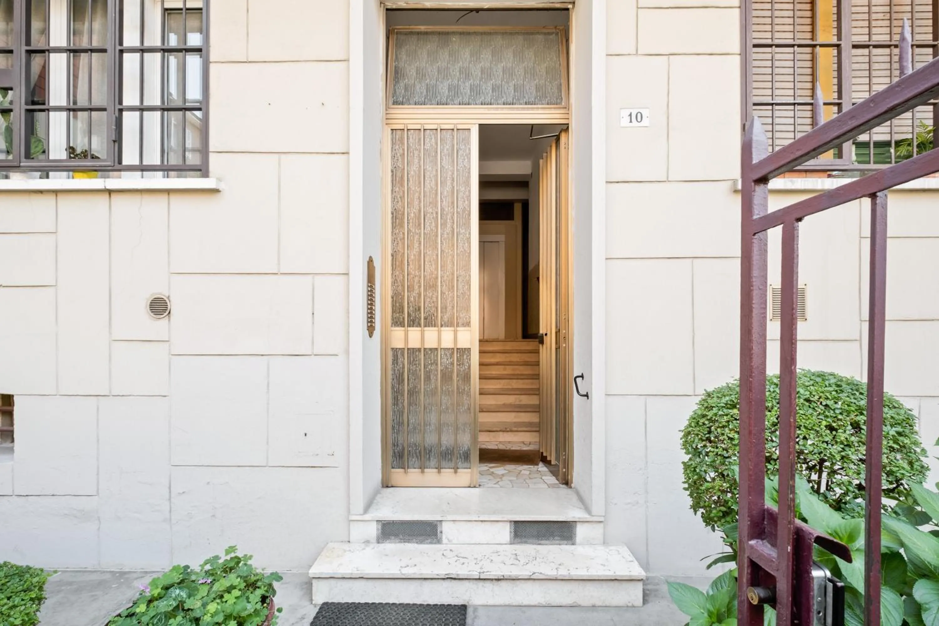 Facade/entrance in GuestHost - Bolognina Cozy Apartment
